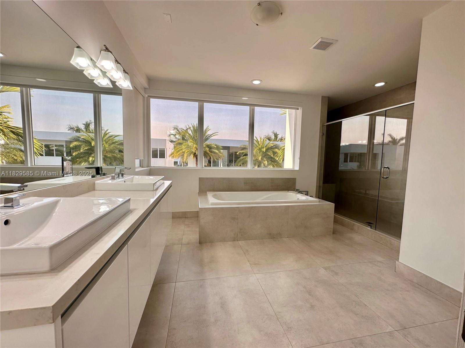 10258 NW 74th Ter Doral, FL 33178