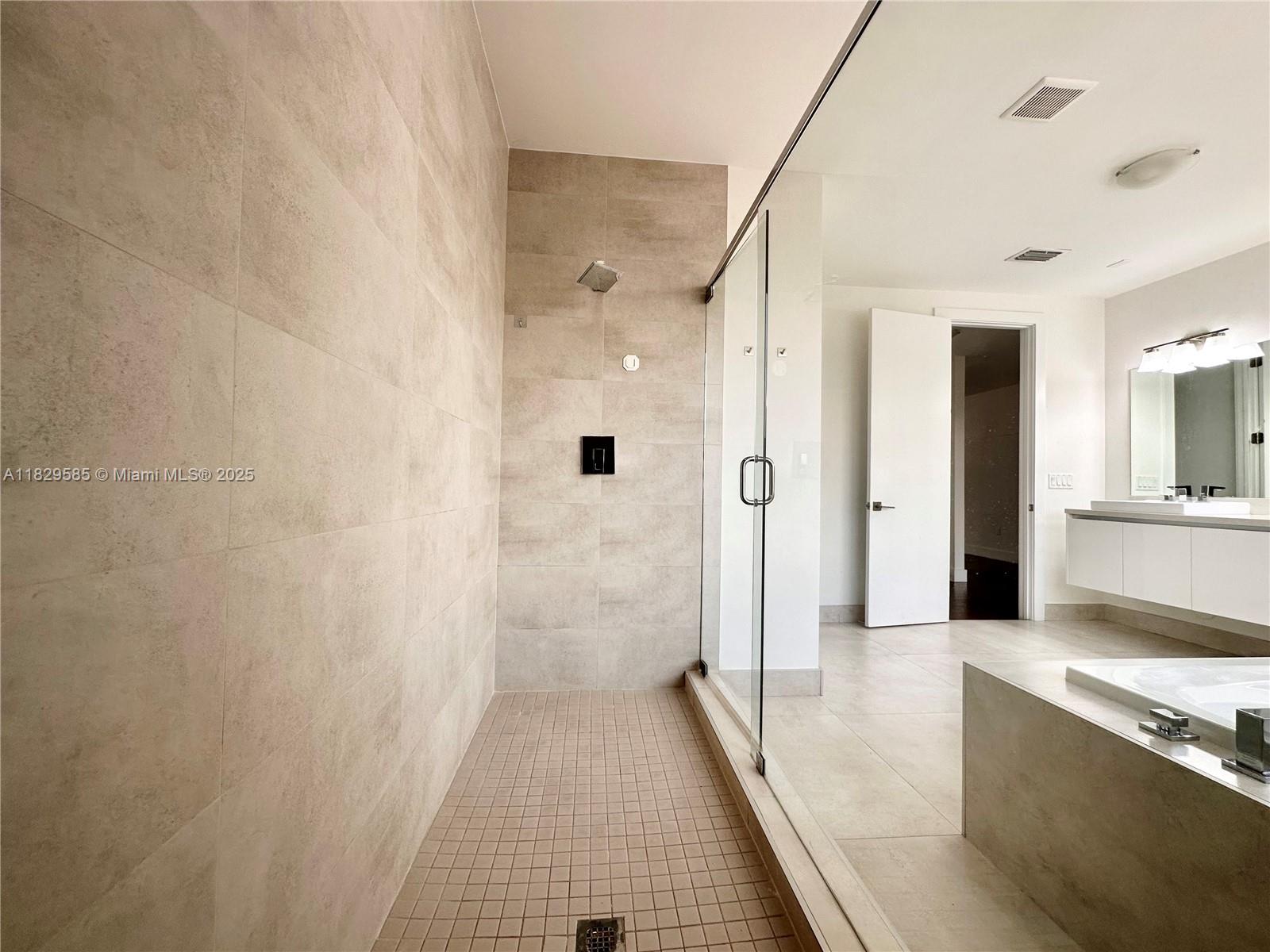 10258 NW 74th Ter Doral, FL 33178