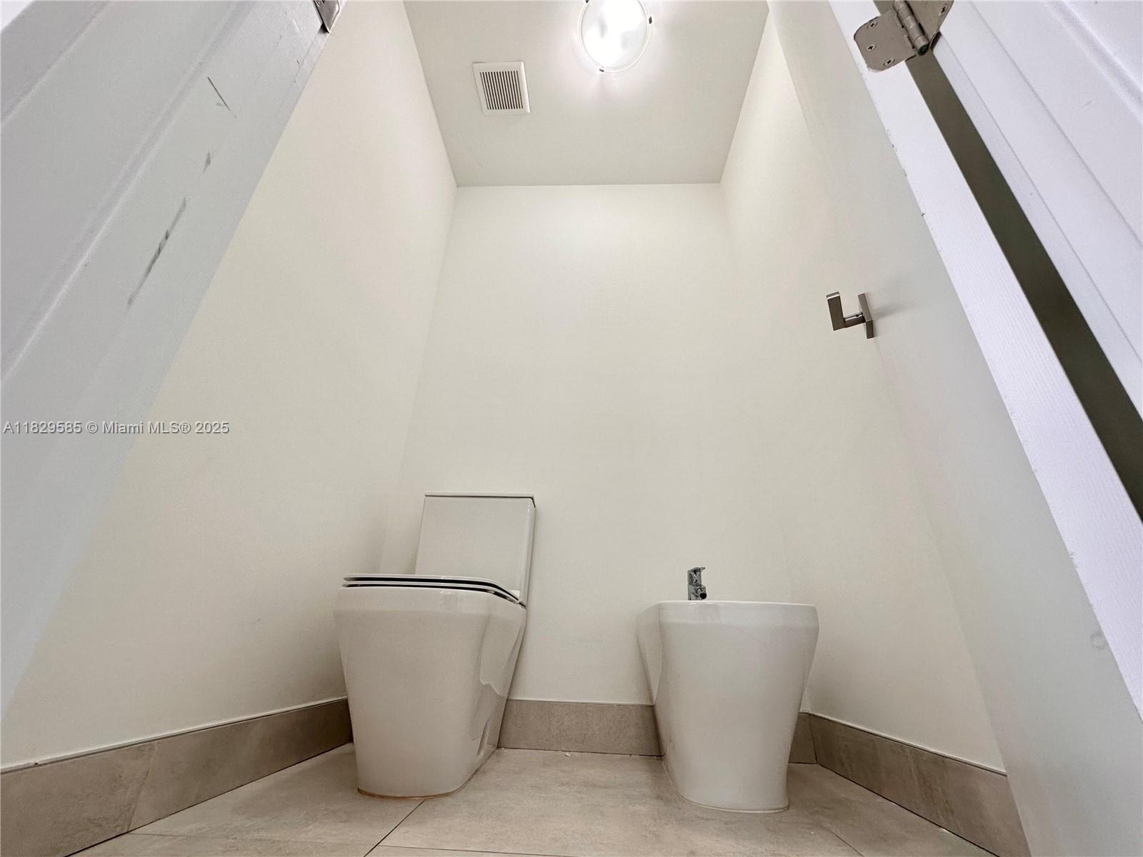 10258 NW 74th Ter Doral, FL 33178