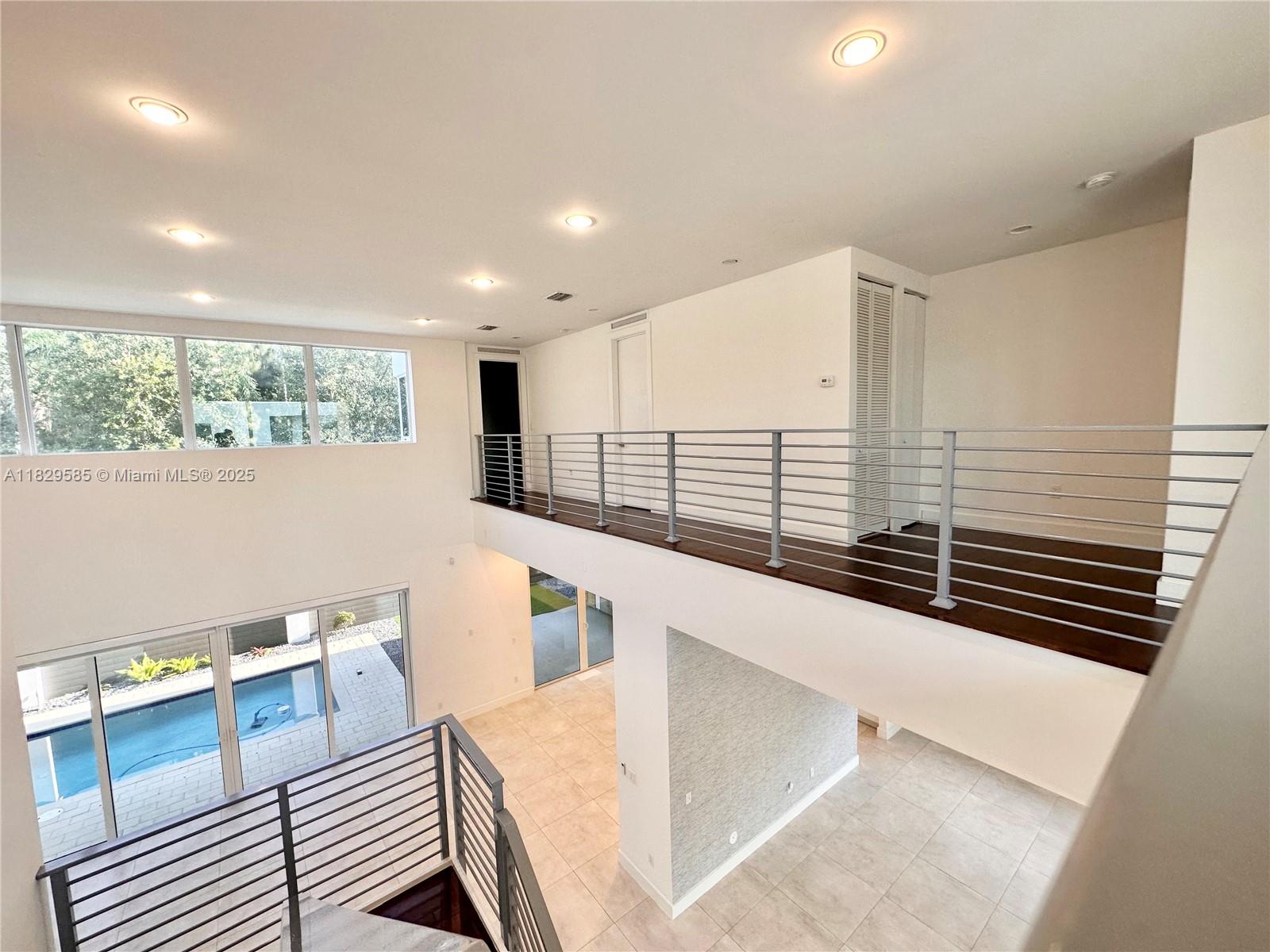 10258 NW 74th Ter Doral, FL 33178