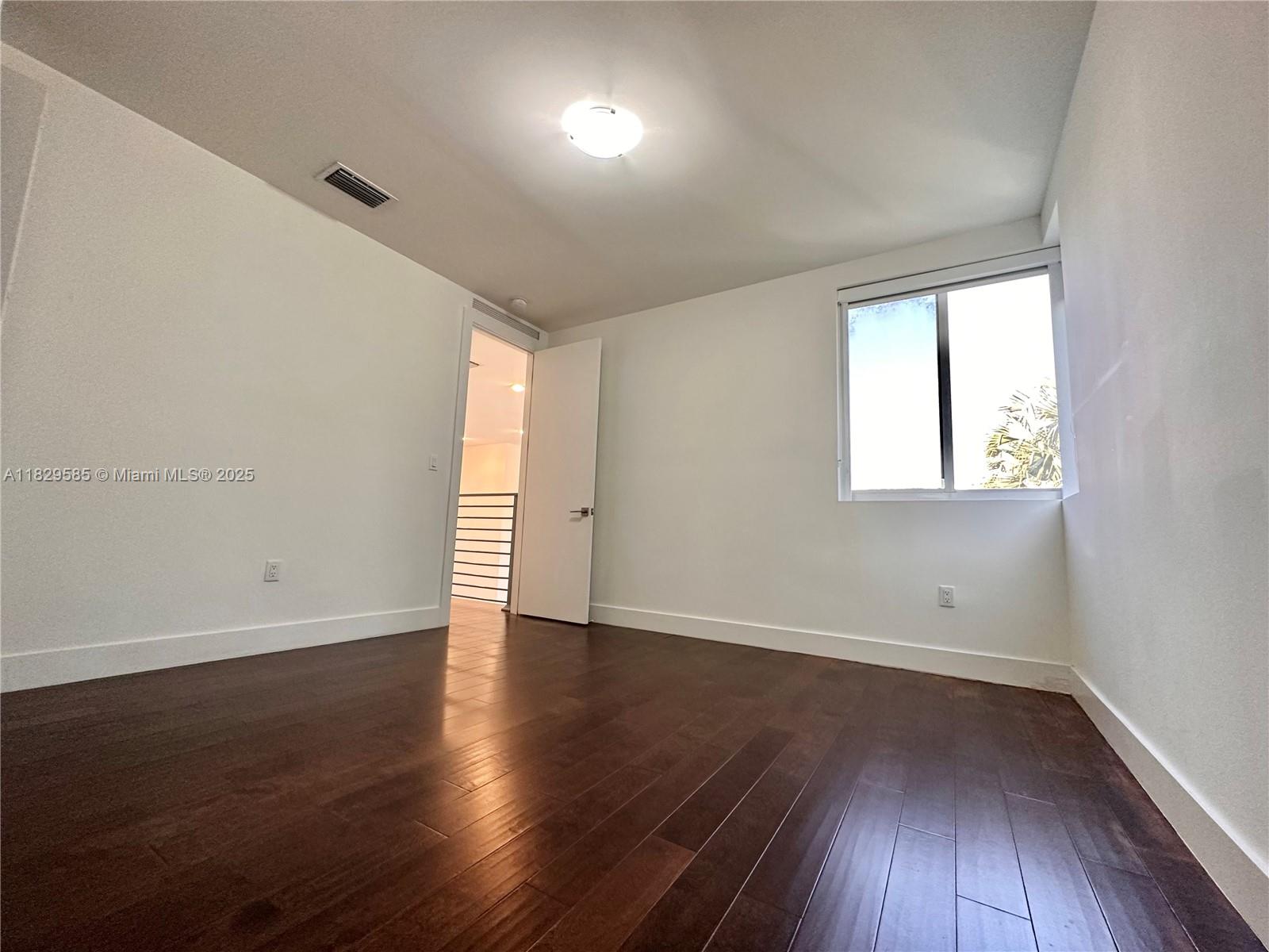 10258 NW 74th Ter Doral, FL 33178