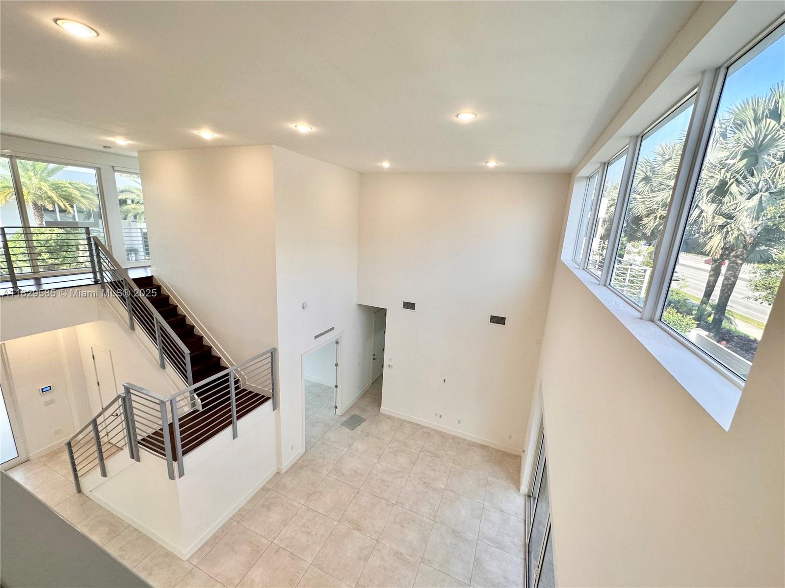 10258 NW 74th Ter Doral, FL 33178