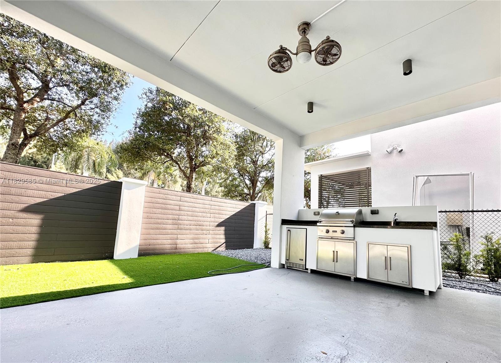 10258 NW 74th Ter Doral, FL 33178