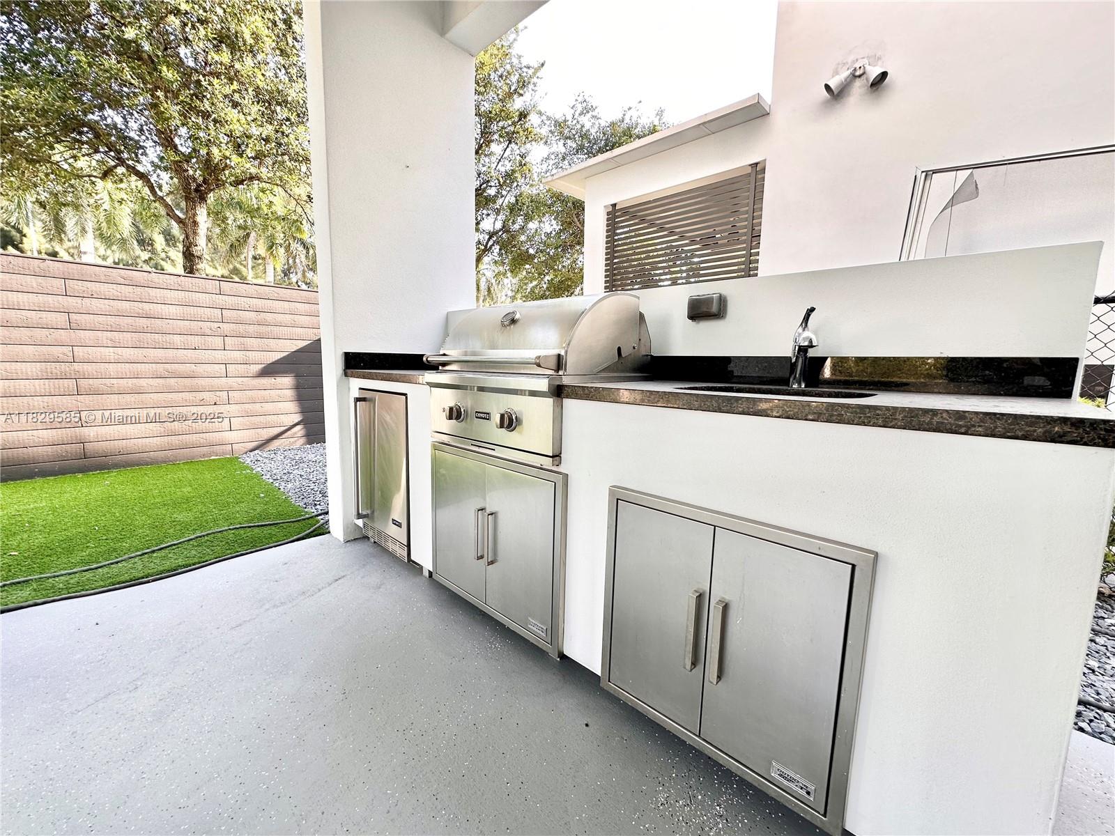 10258 NW 74th Ter Doral, FL 33178