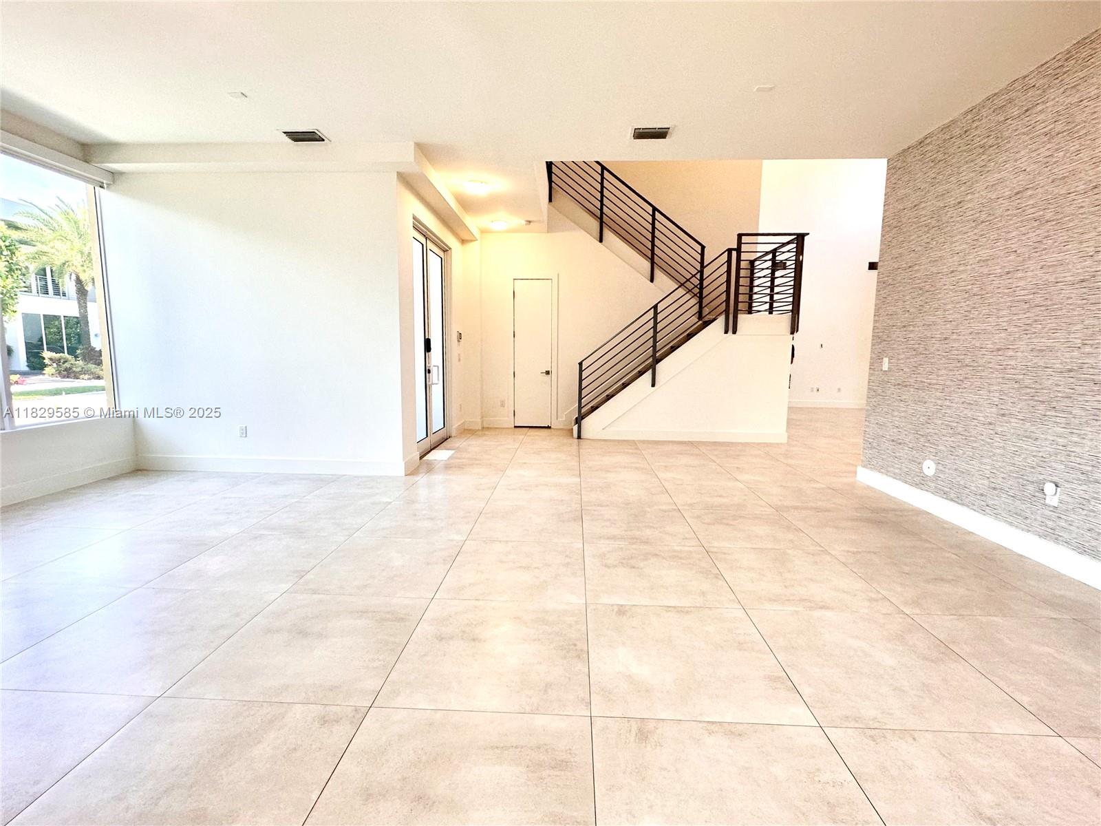 10258 NW 74th Ter Doral, FL 33178