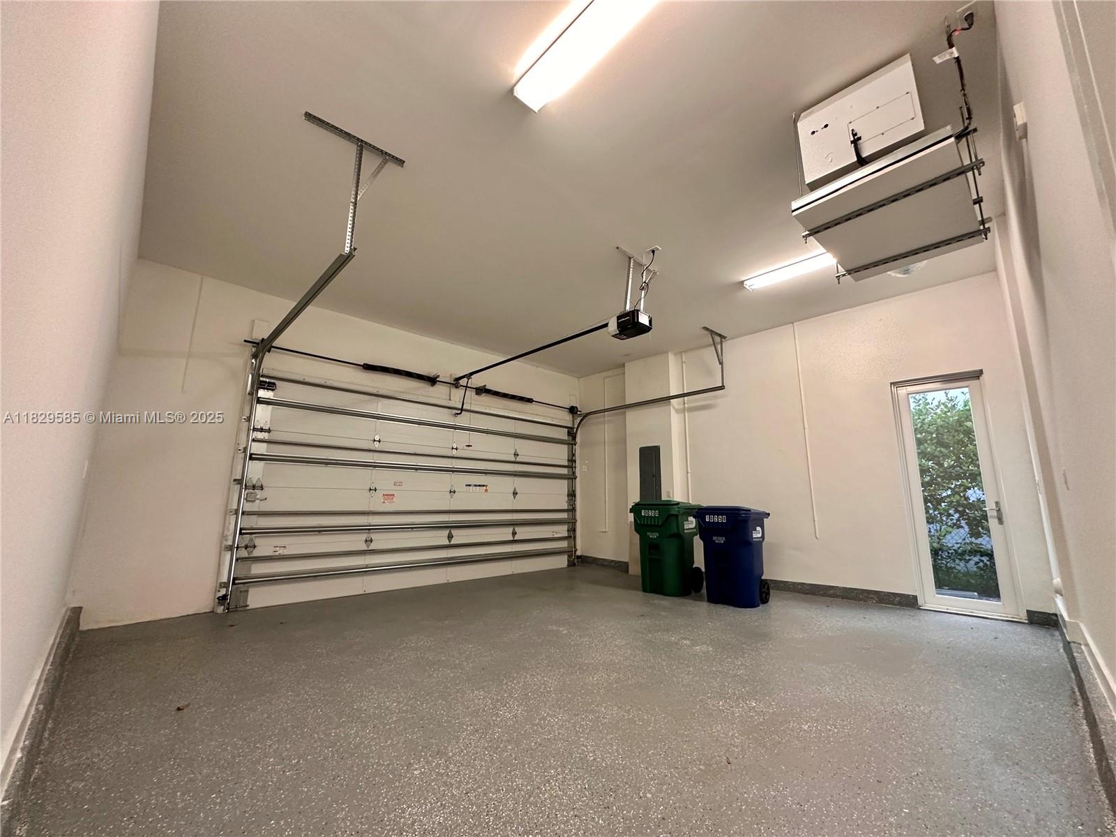 10258 NW 74th Ter Doral, FL 33178