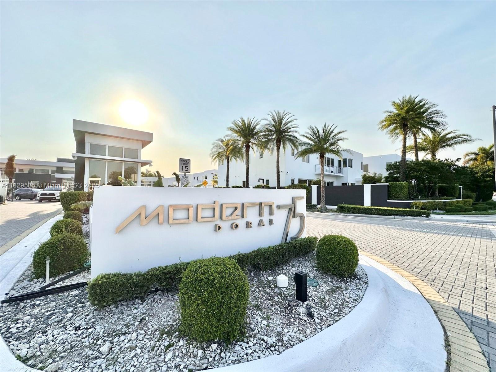 10258 NW 74th Ter Doral, FL 33178