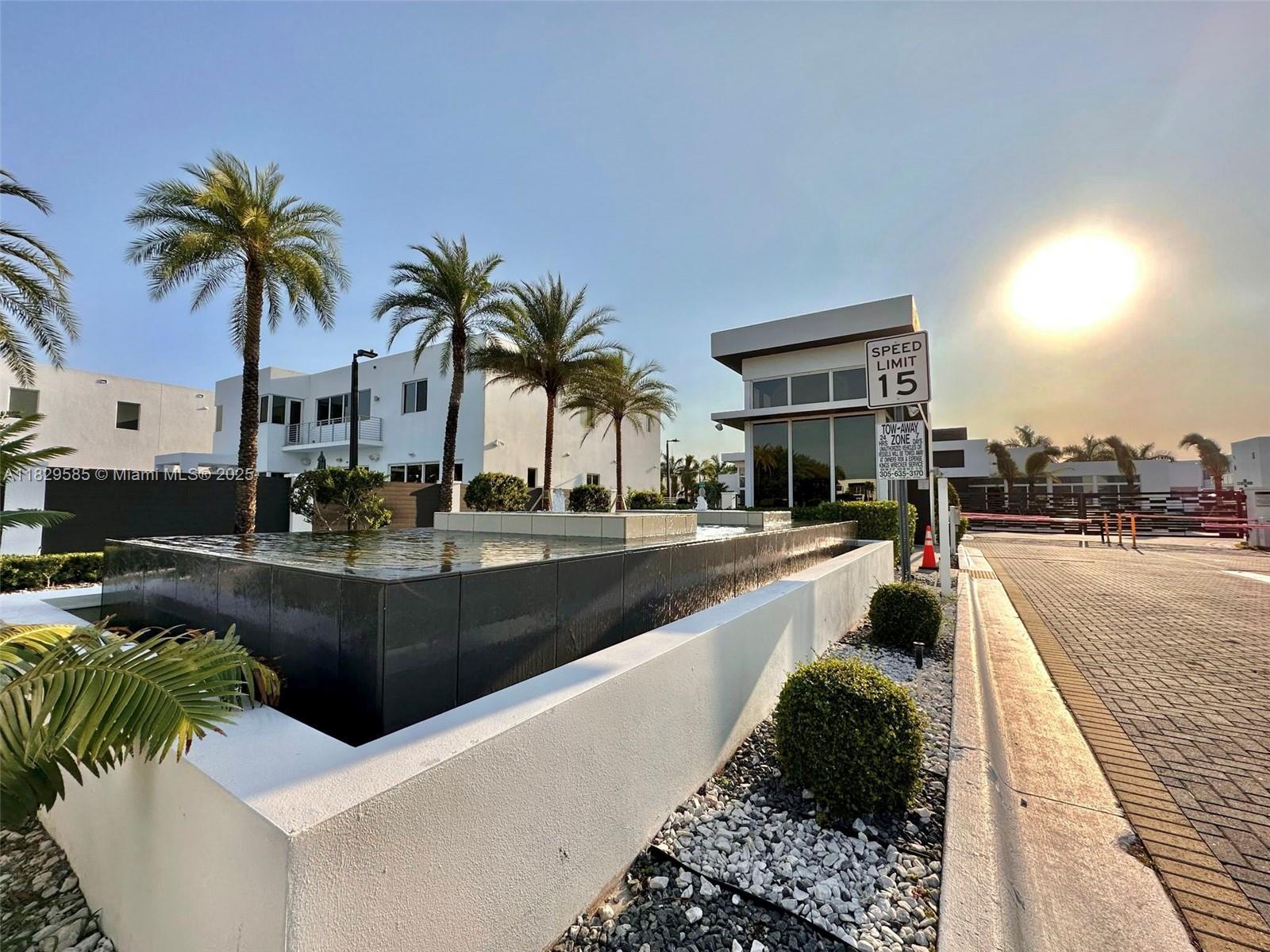 10258 NW 74th Ter Doral, FL 33178