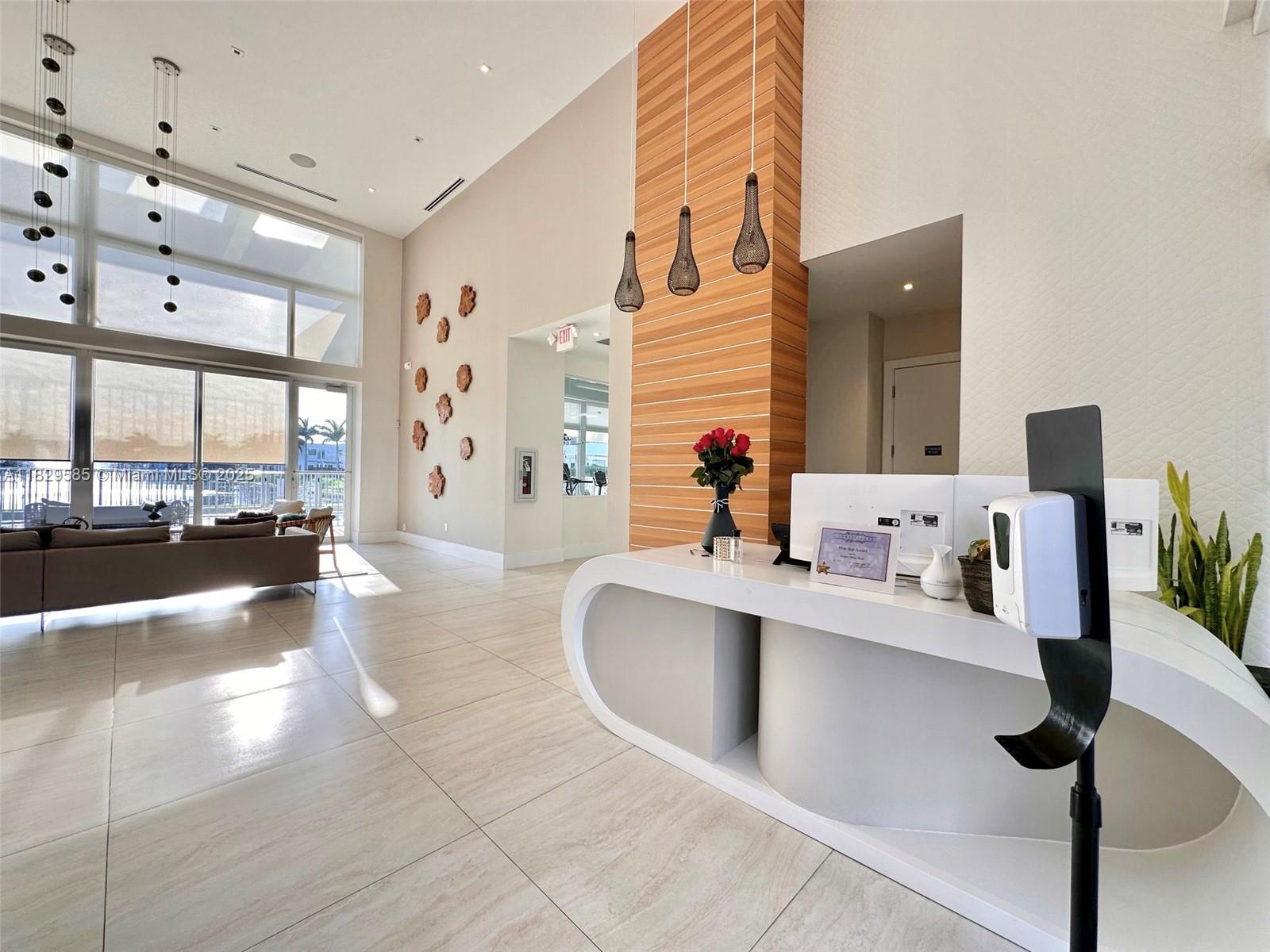 10258 NW 74th Ter Doral, FL 33178