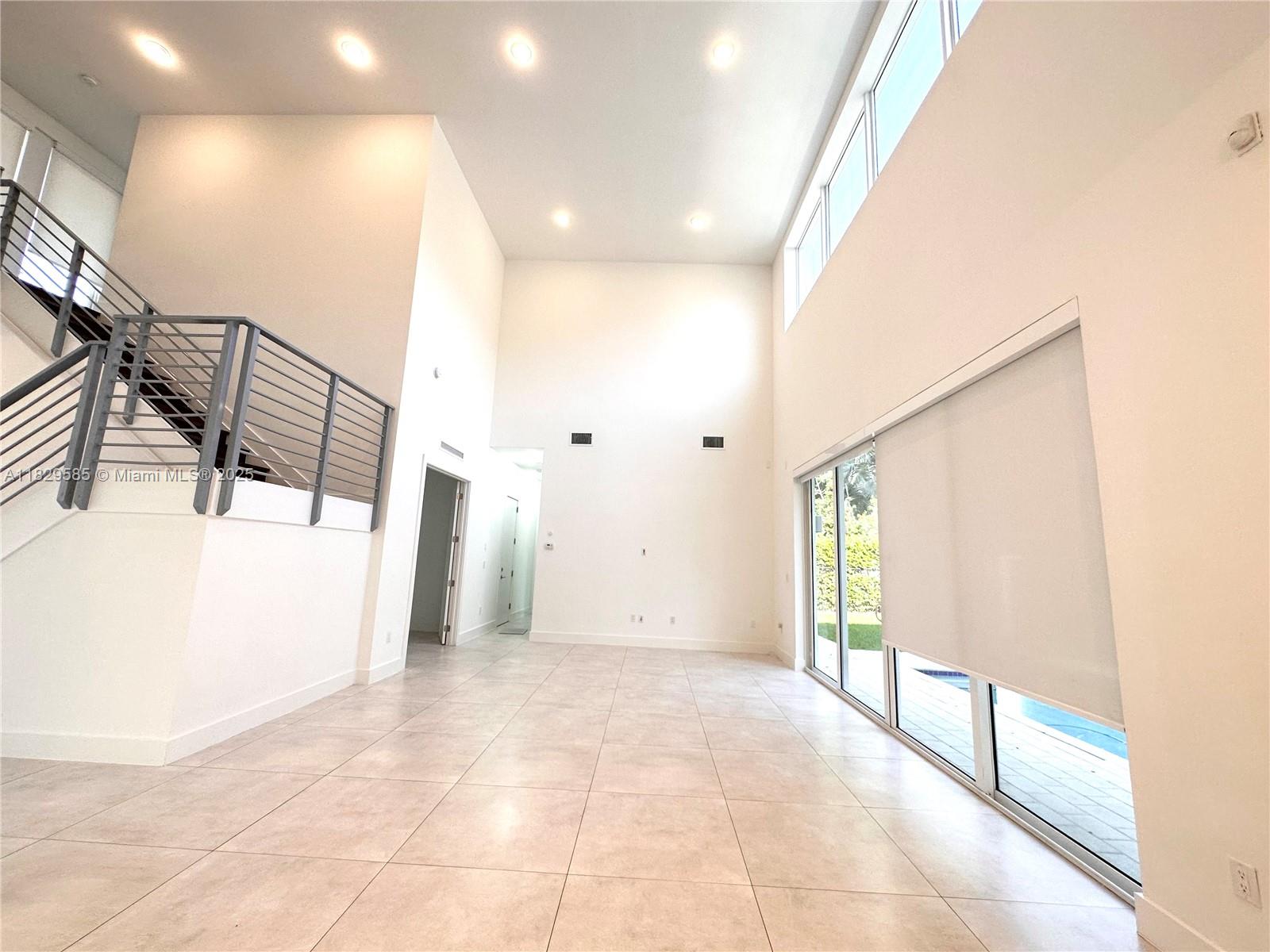 10258 NW 74th Ter Doral, FL 33178