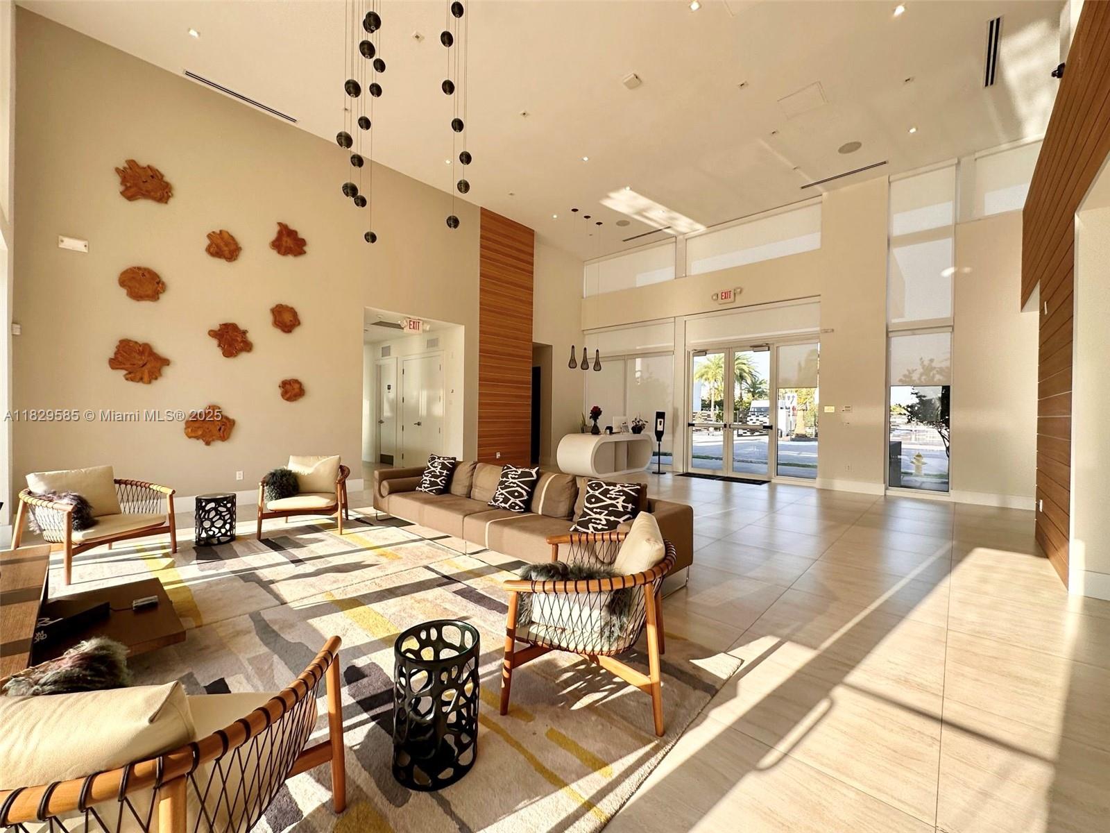 10258 NW 74th Ter Doral, FL 33178