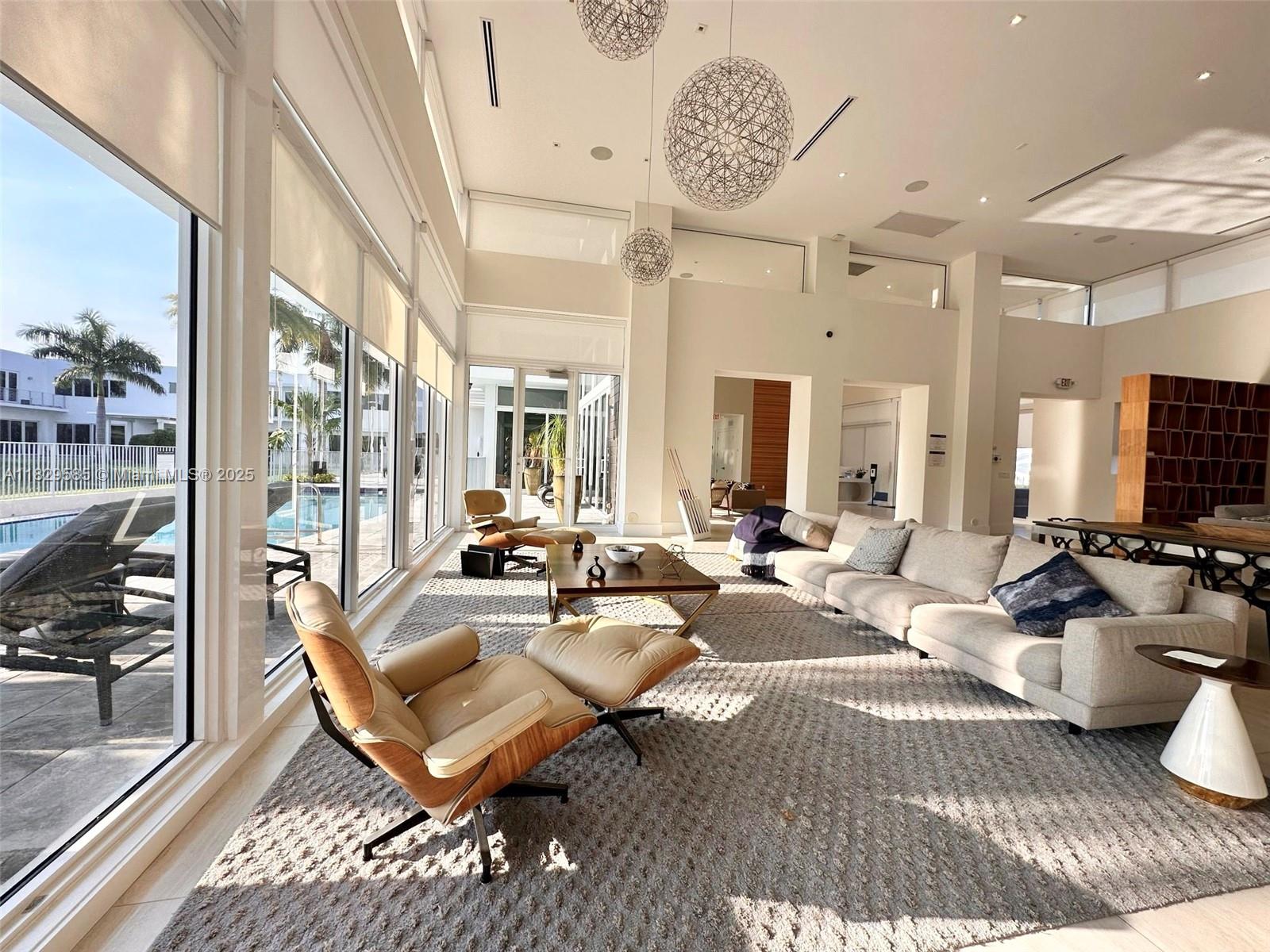 10258 NW 74th Ter Doral, FL 33178