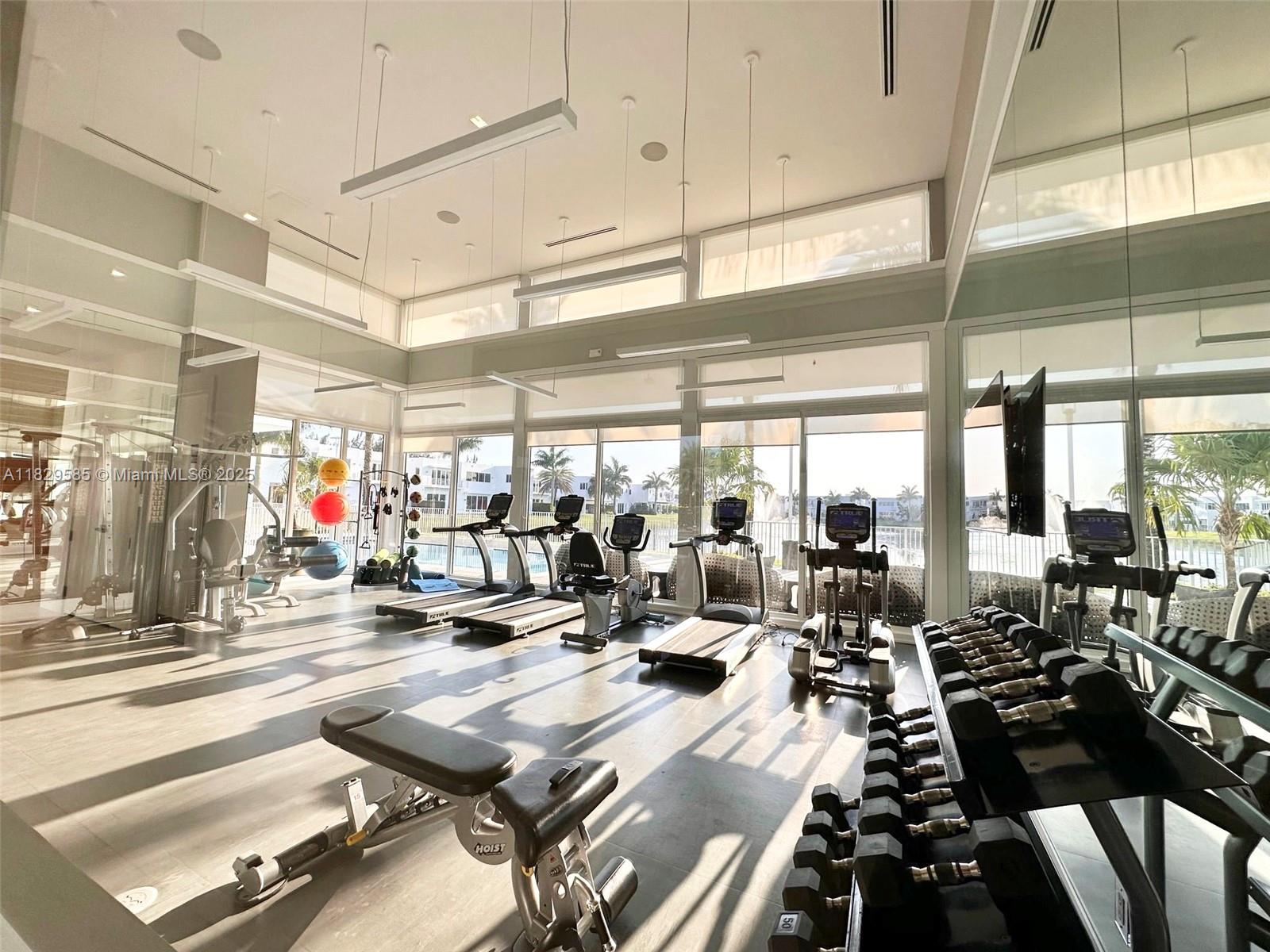 10258 NW 74th Ter Doral, FL 33178