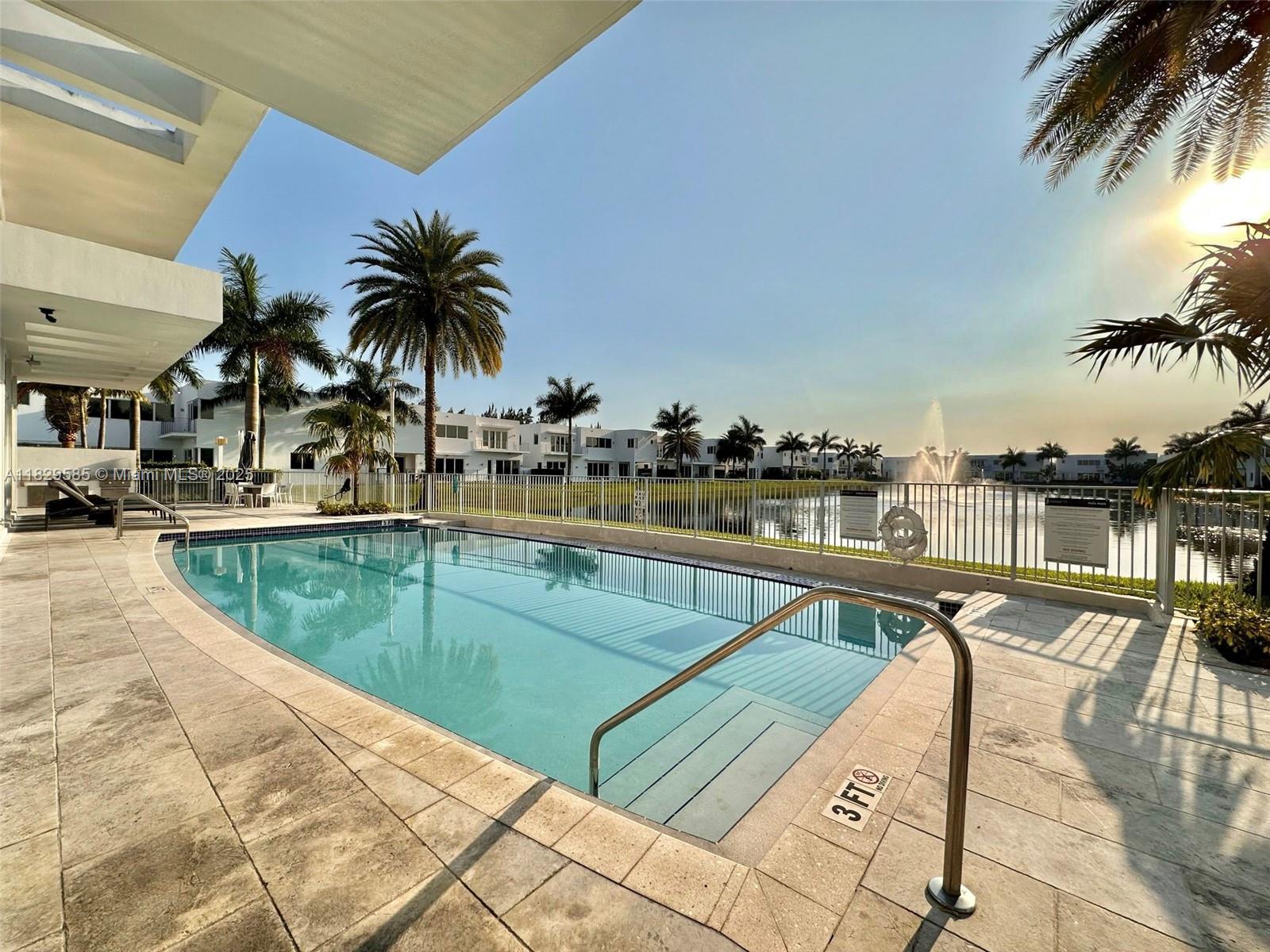 10258 NW 74th Ter Doral, FL 33178