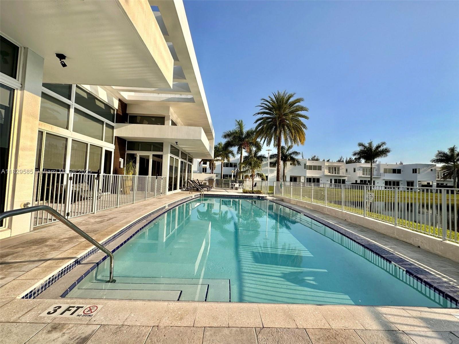 10258 NW 74th Ter Doral, FL 33178