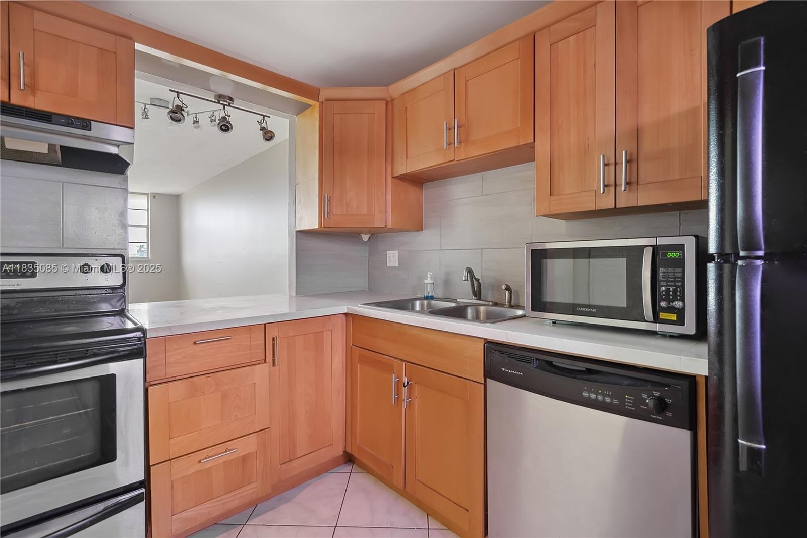 211 NE 8th Ave #407