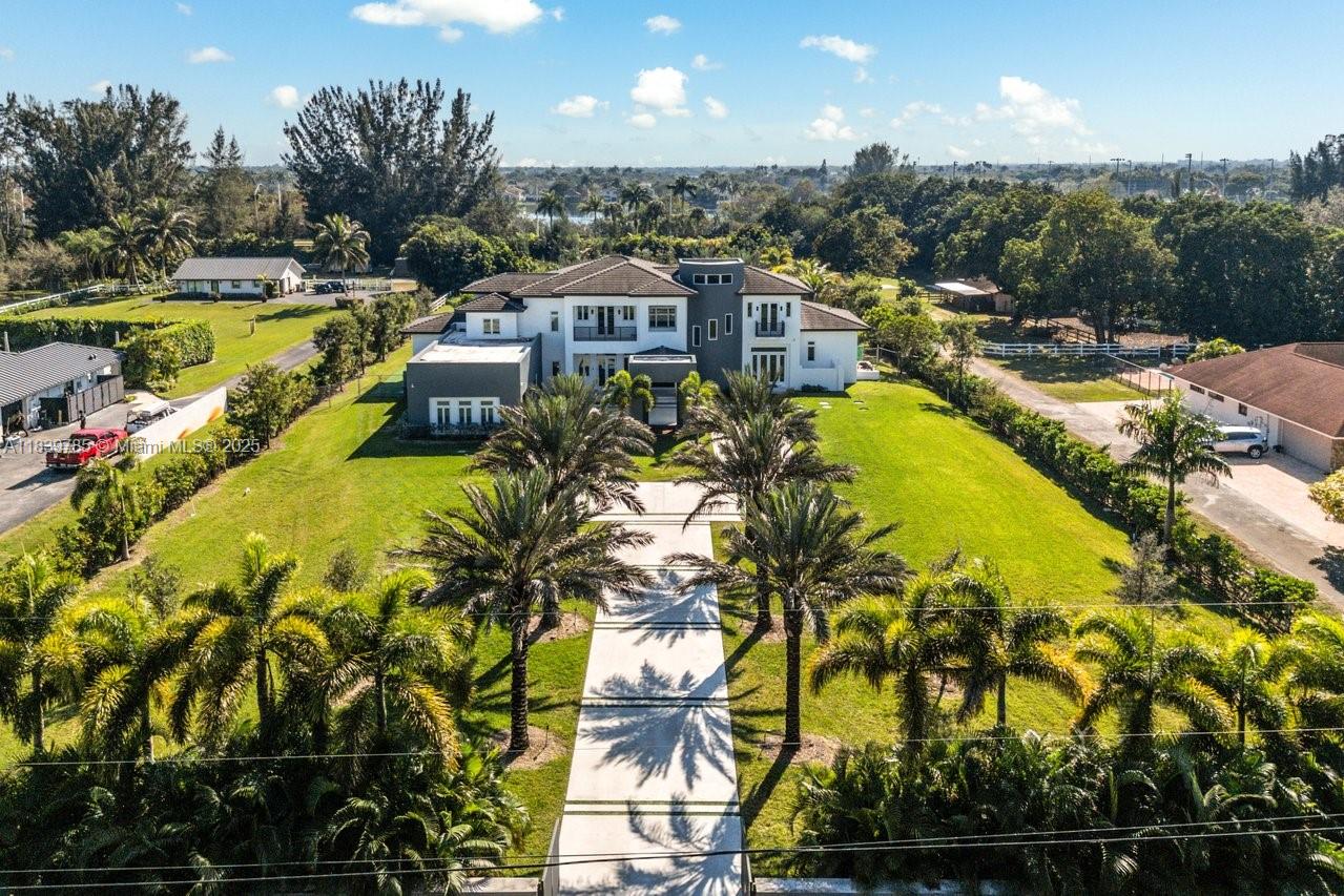 17900 SW 70th Pl Southwest Ranches, FL 33331 17900 SW 70th Pl Southwest Ranches, FL 33331
