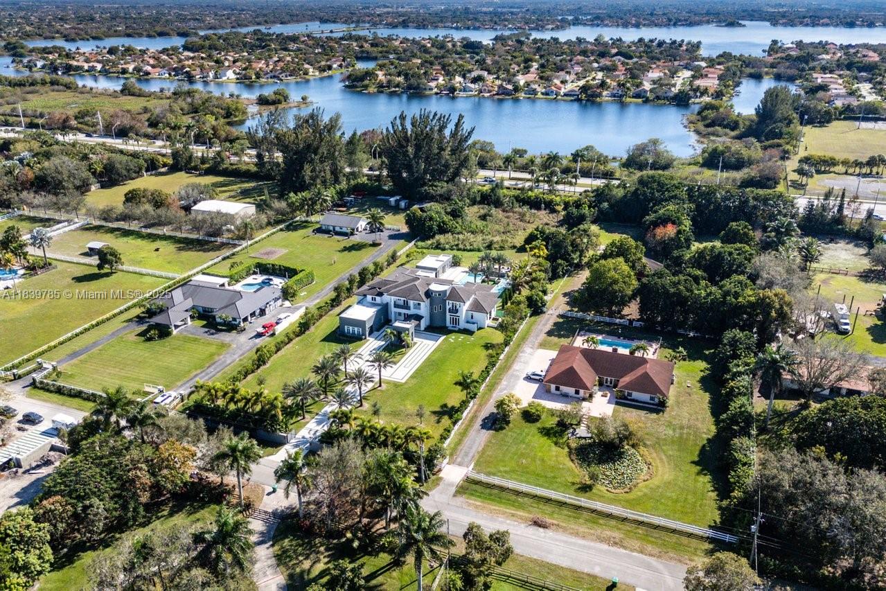 17900 SW 70th Pl Southwest Ranches, FL 33331 17900 SW 70th Pl Southwest Ranches, FL 33331