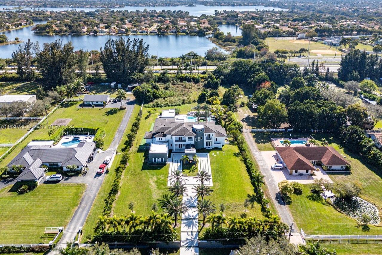 17900 SW 70th Pl Southwest Ranches, FL 33331 17900 SW 70th Pl Southwest Ranches, FL 33331