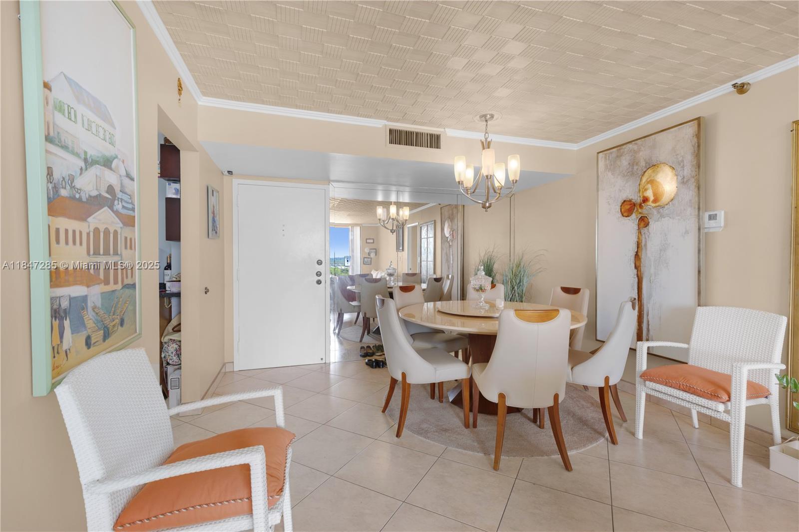 image Winston Towers 700 Condo12