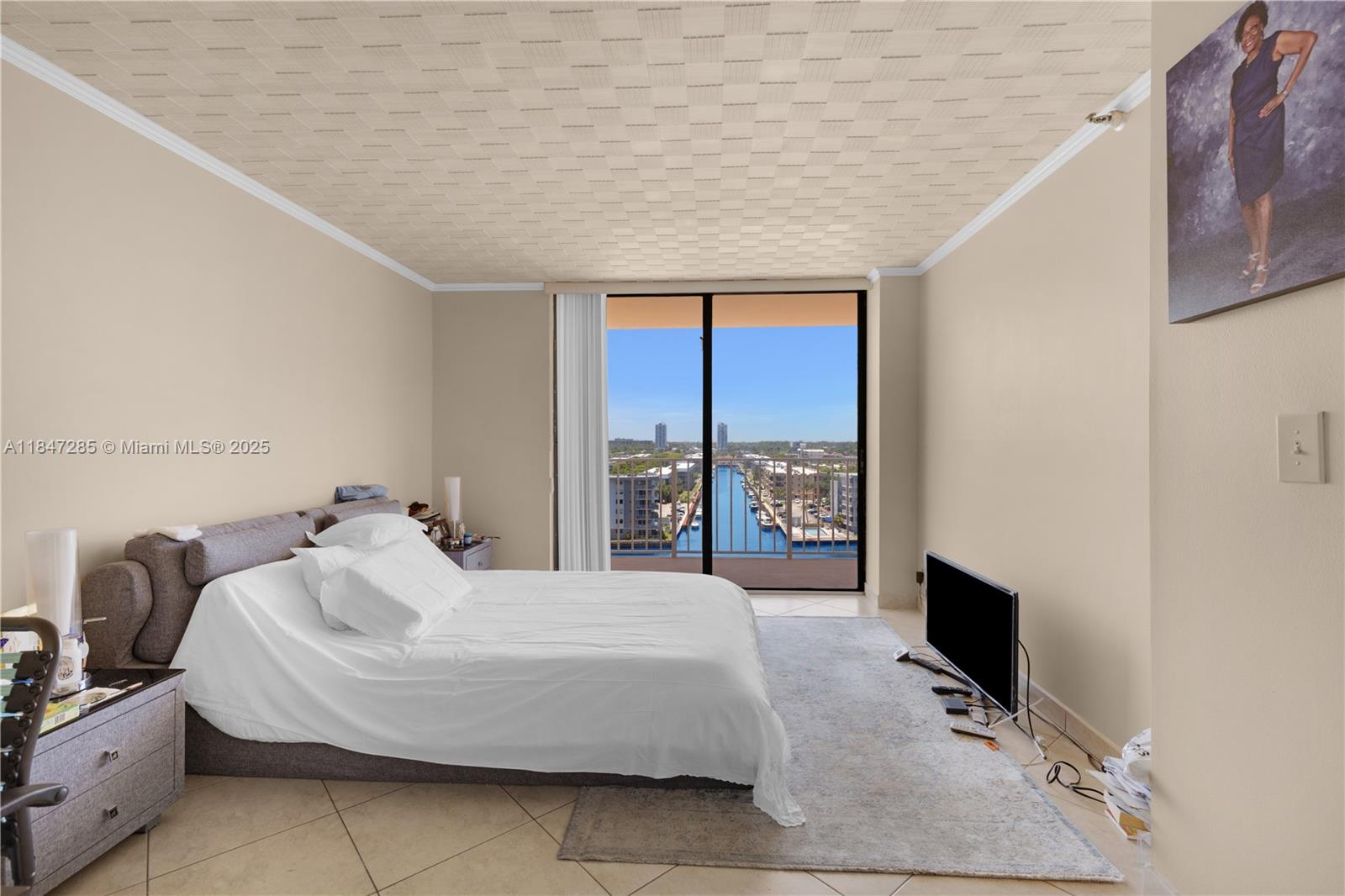 image Winston Towers 700 Condo17