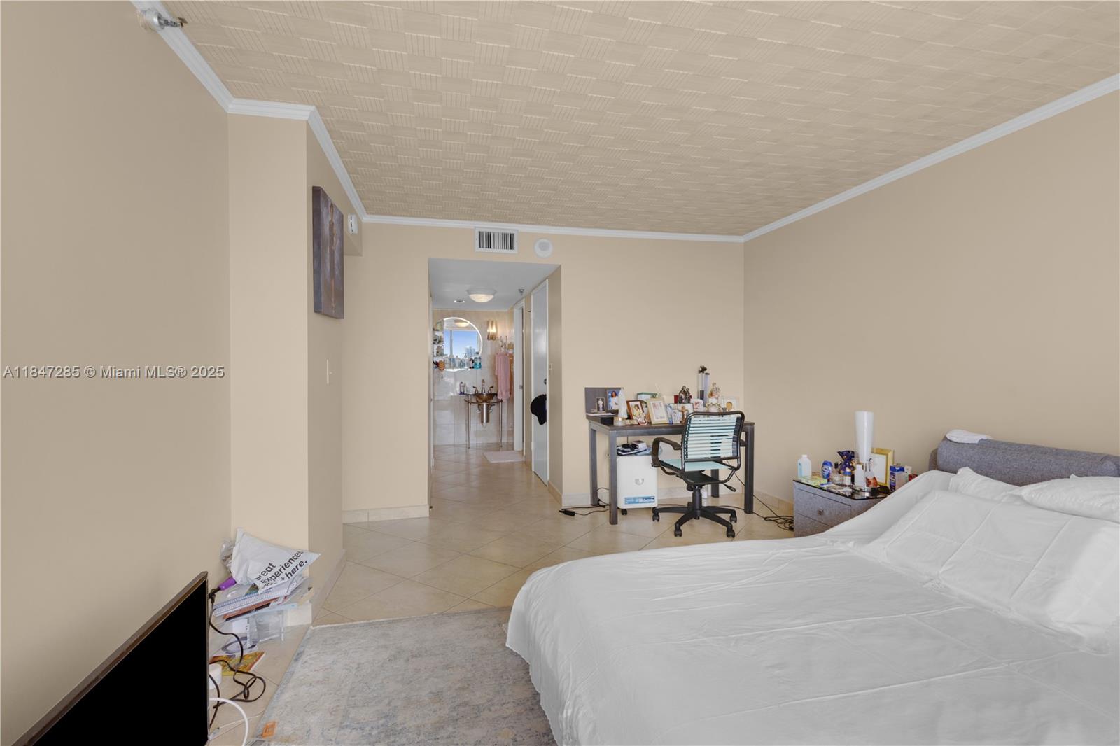 image Winston Towers 700 Condo18
