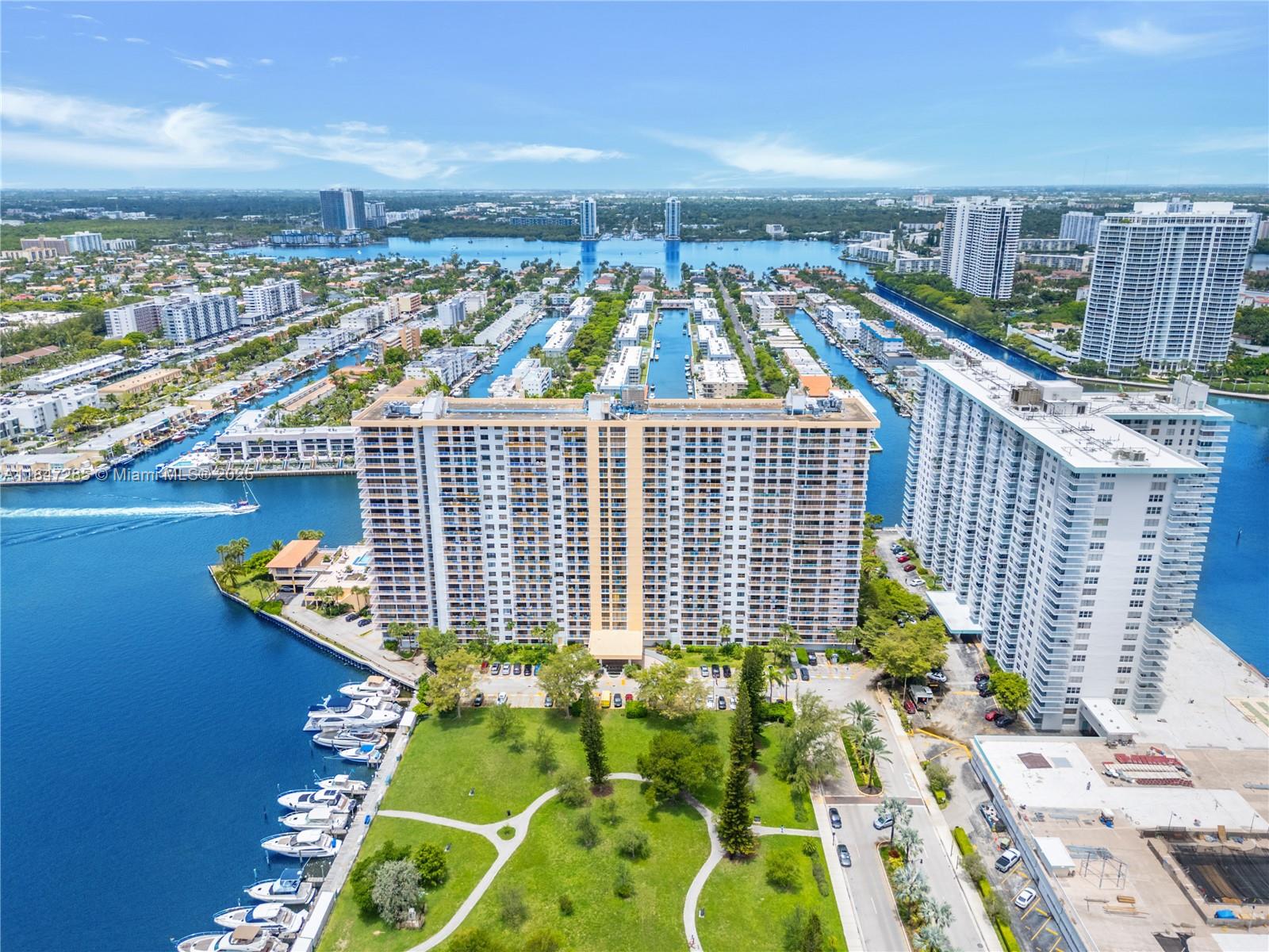image Winston Towers 700 Condo1