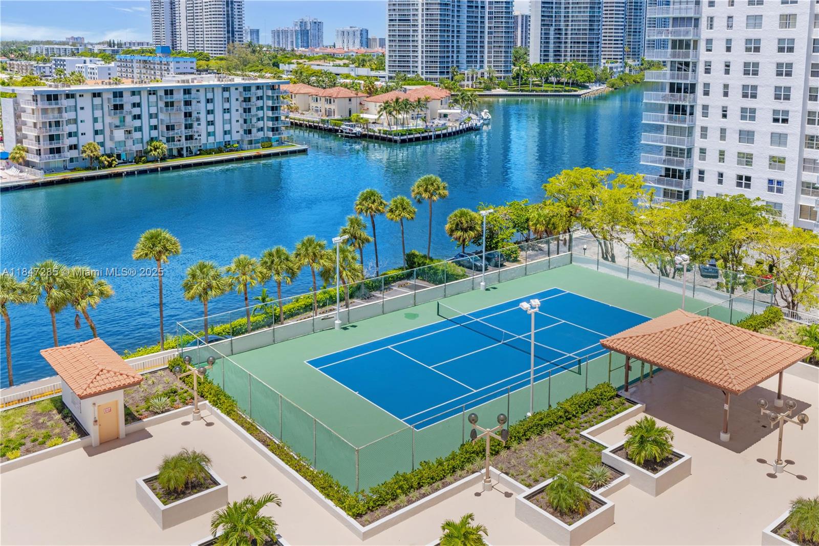 image Winston Towers 700 Condo23
