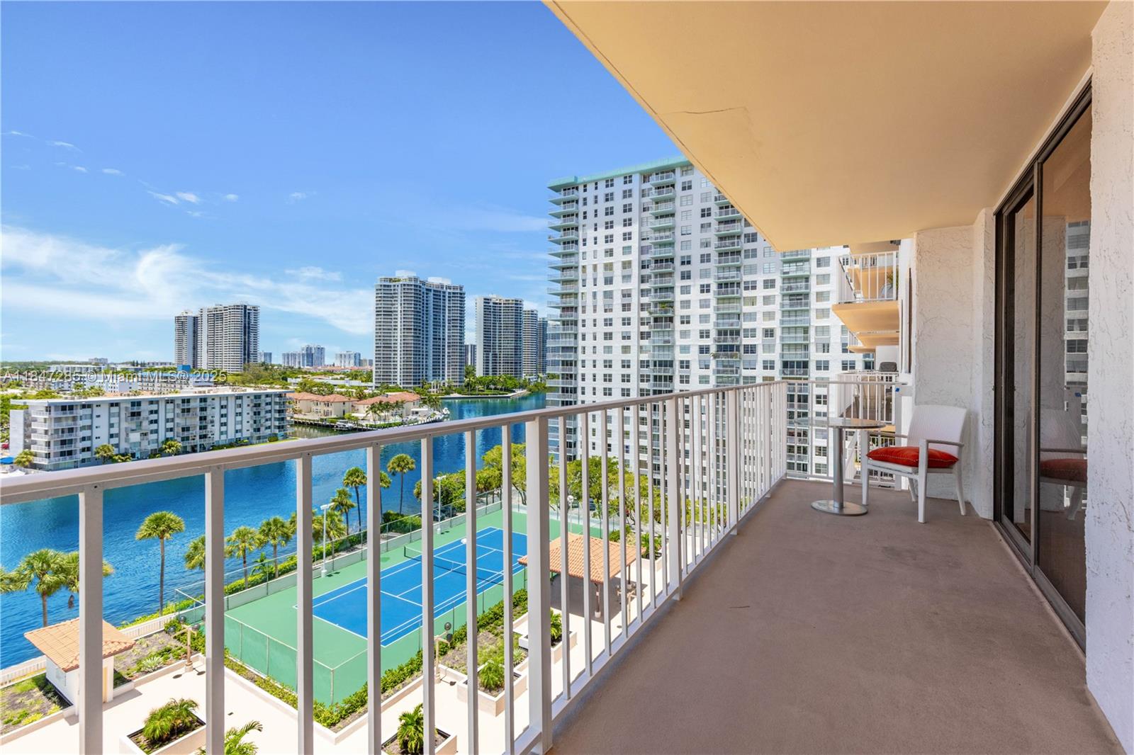 image Winston Towers 700 Condo5