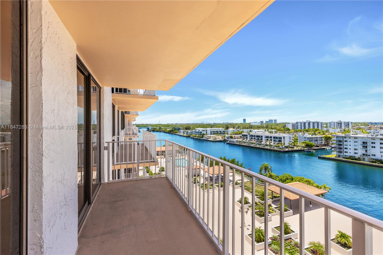 image Winston Towers 700 Condo6