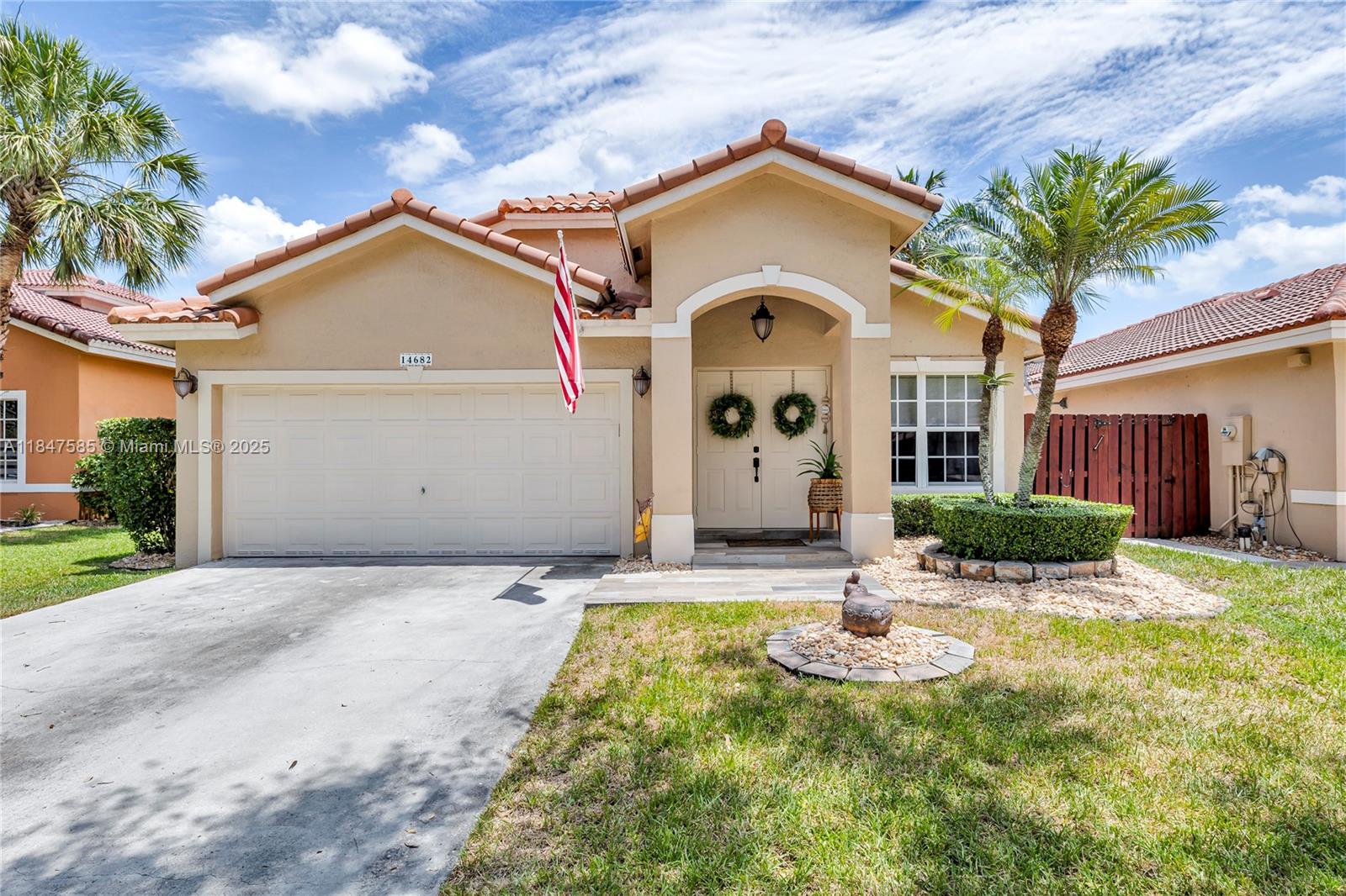14682 Vista Luna Dr