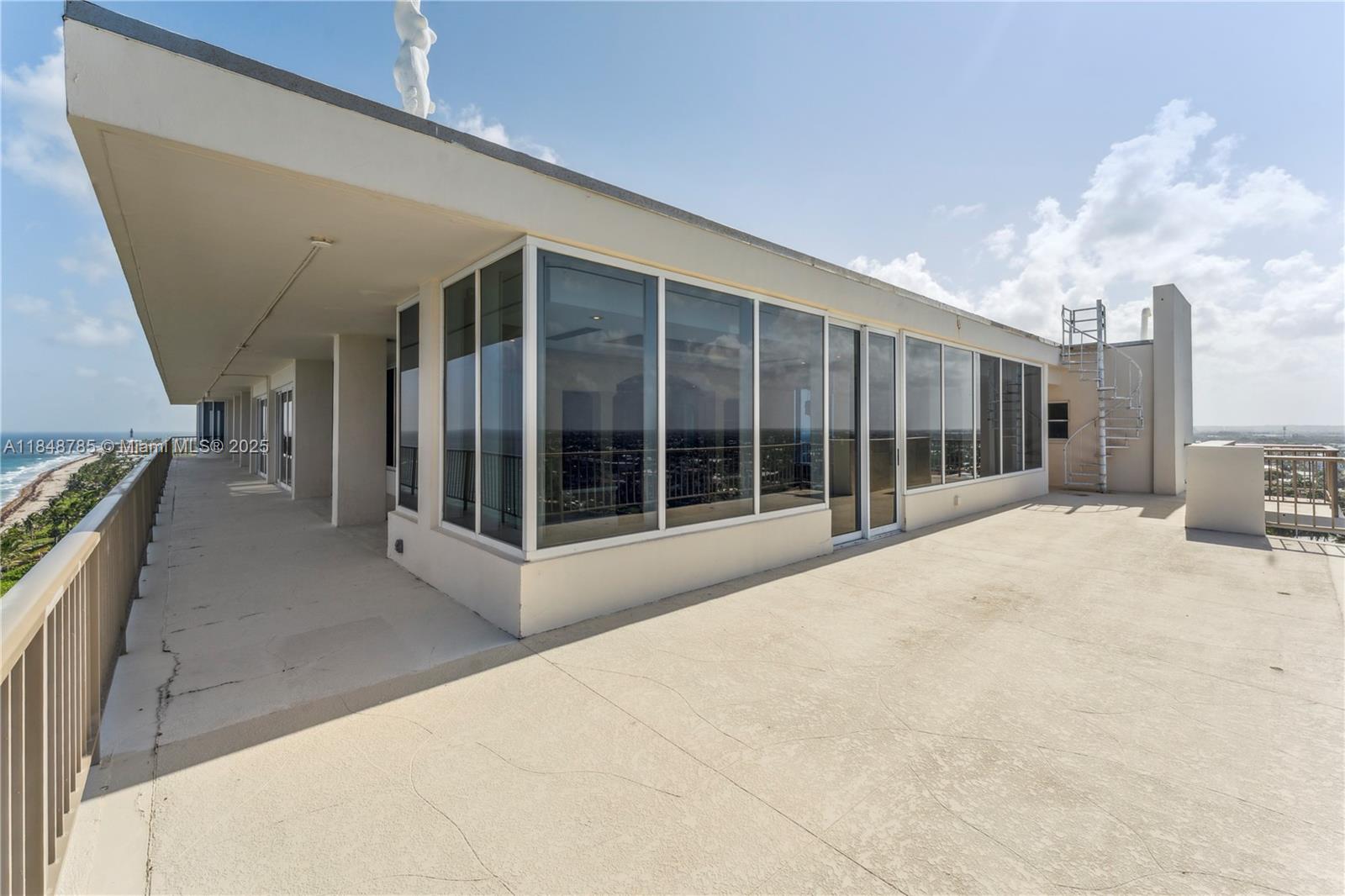 1021 Hillsboro Mile #RG Hillsboro Beach, FL 33062