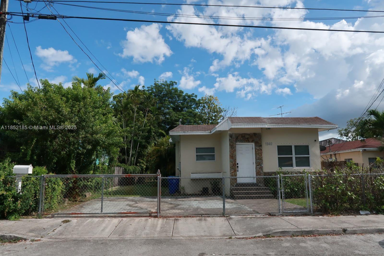 1940 NW 27th St