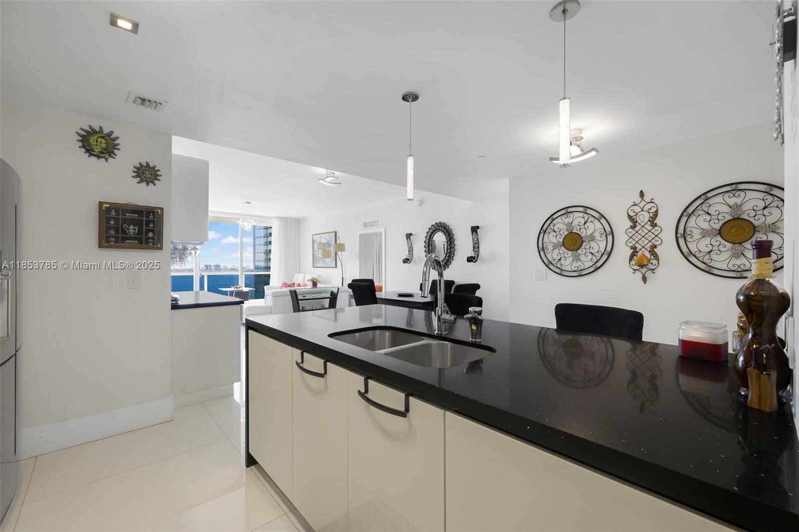 image Bay House Miami Condo11