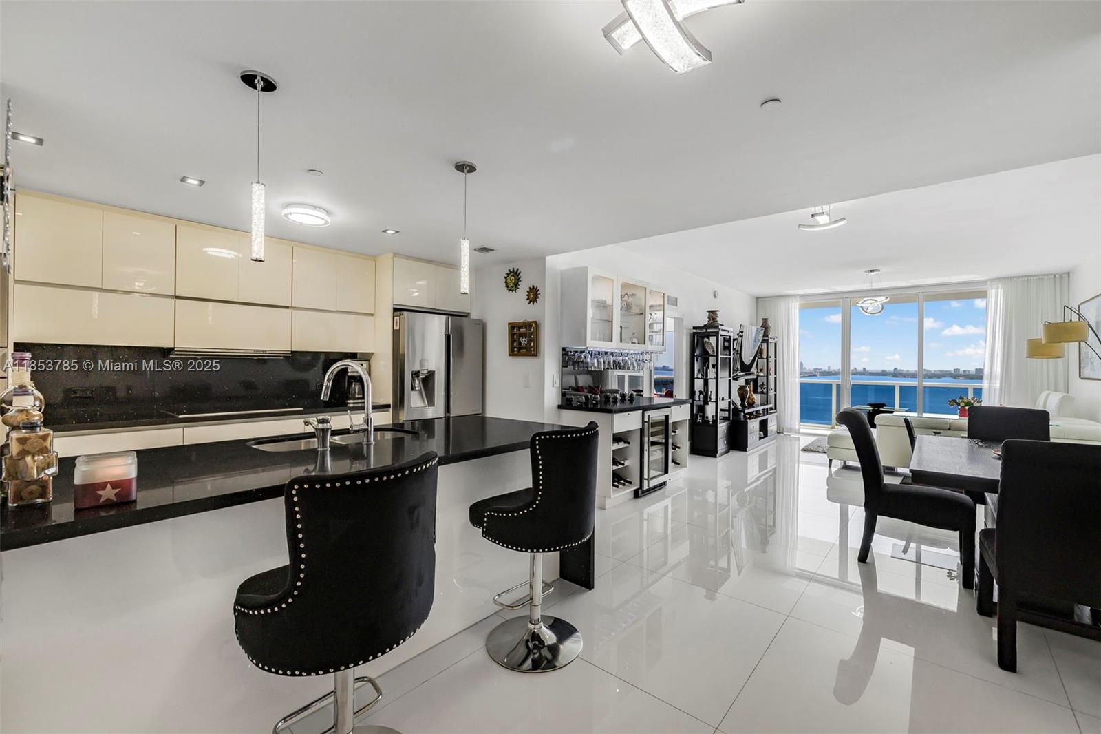 image Bay House Miami Condo3