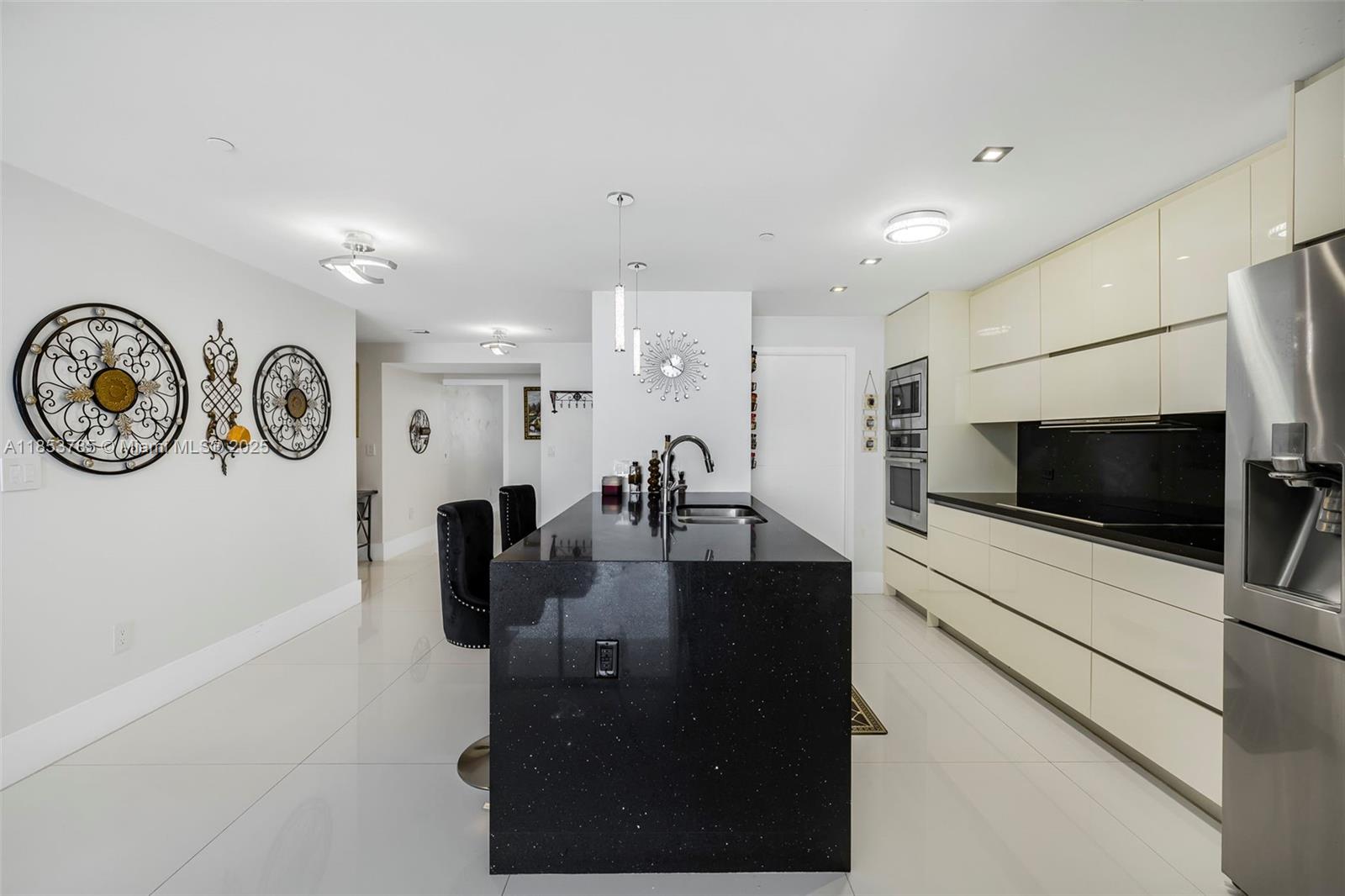 image Bay House Miami Condo6