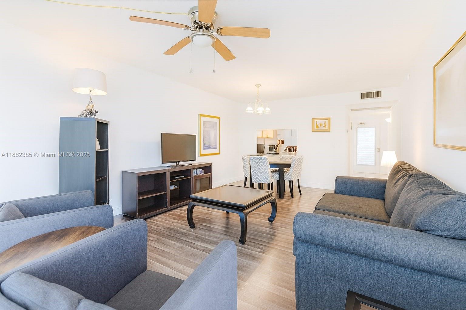 9330 Lagoon Pl #206