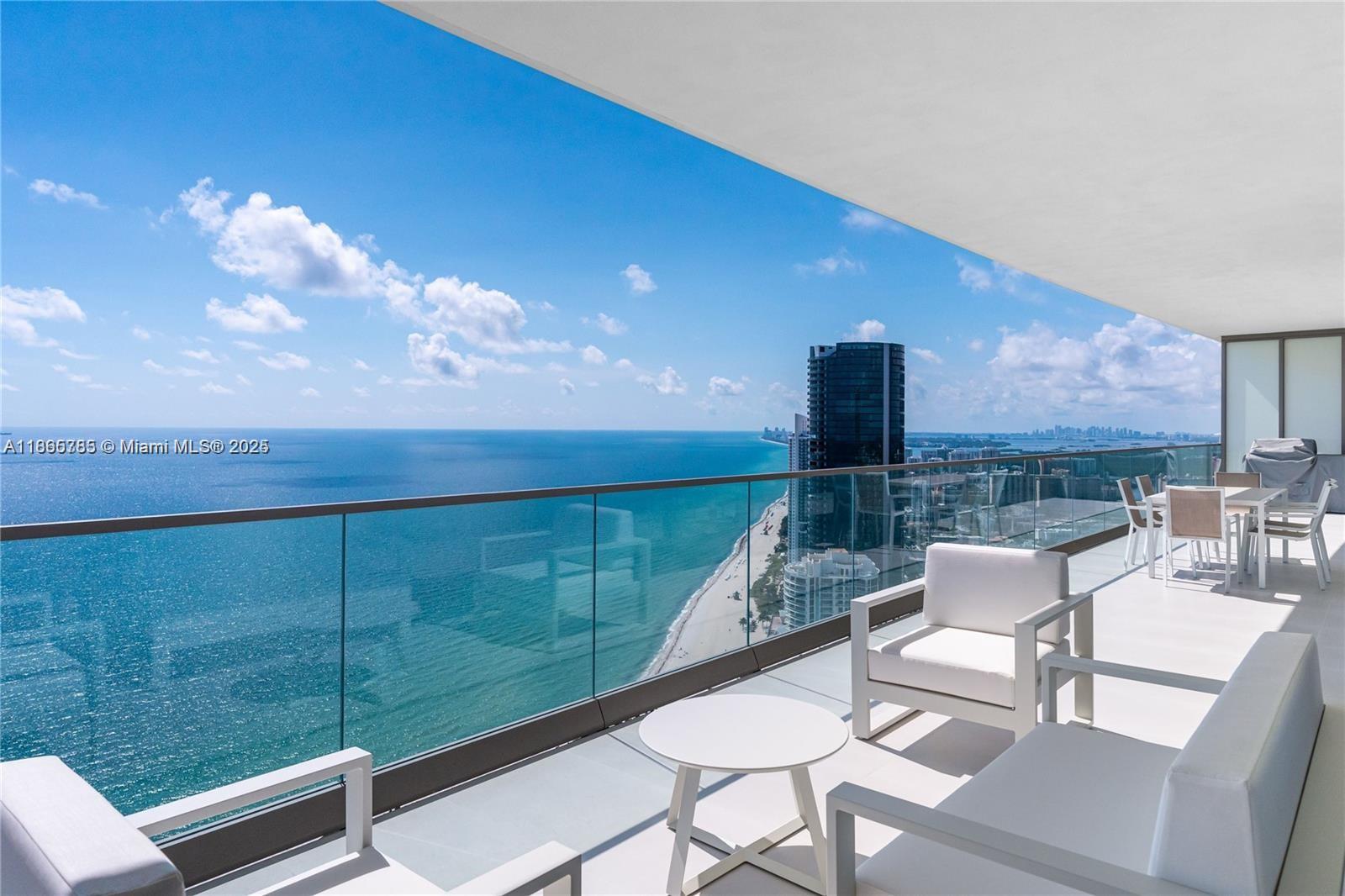 18975 Collins Ave #4600