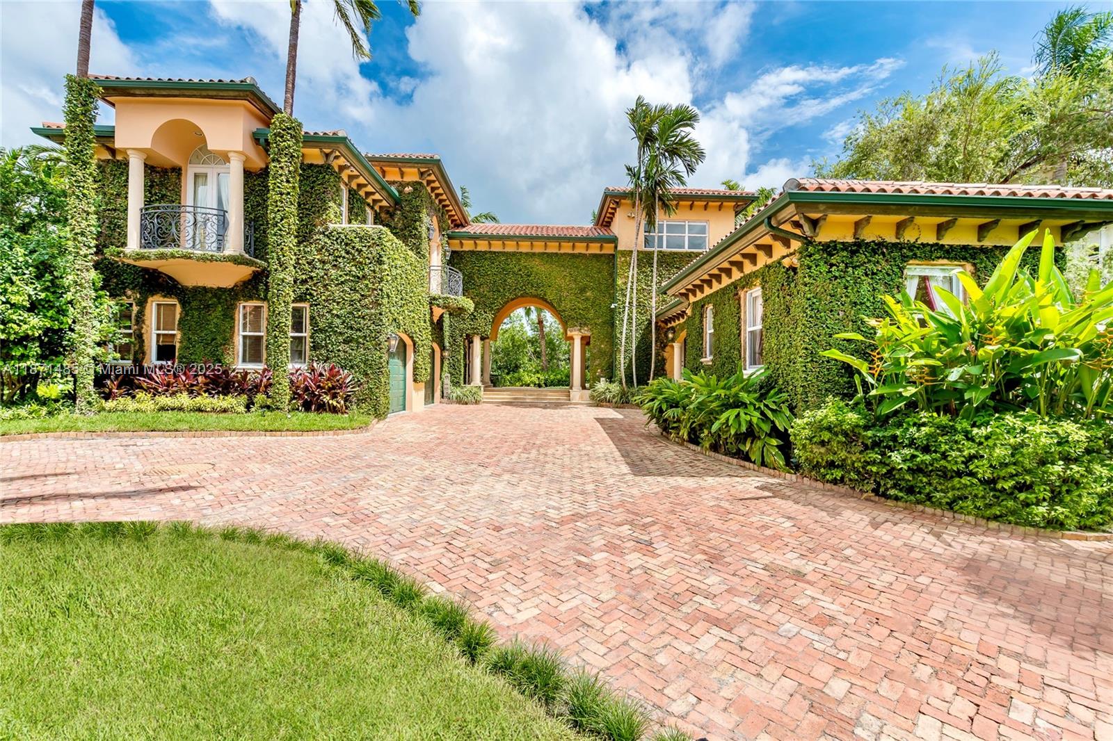 104 Paloma Dr