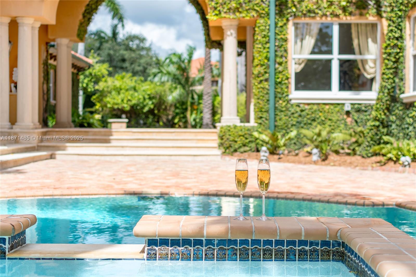 104 Paloma Dr Coral Gables, FL 33143 104 Paloma Dr Coral Gables, FL 33143