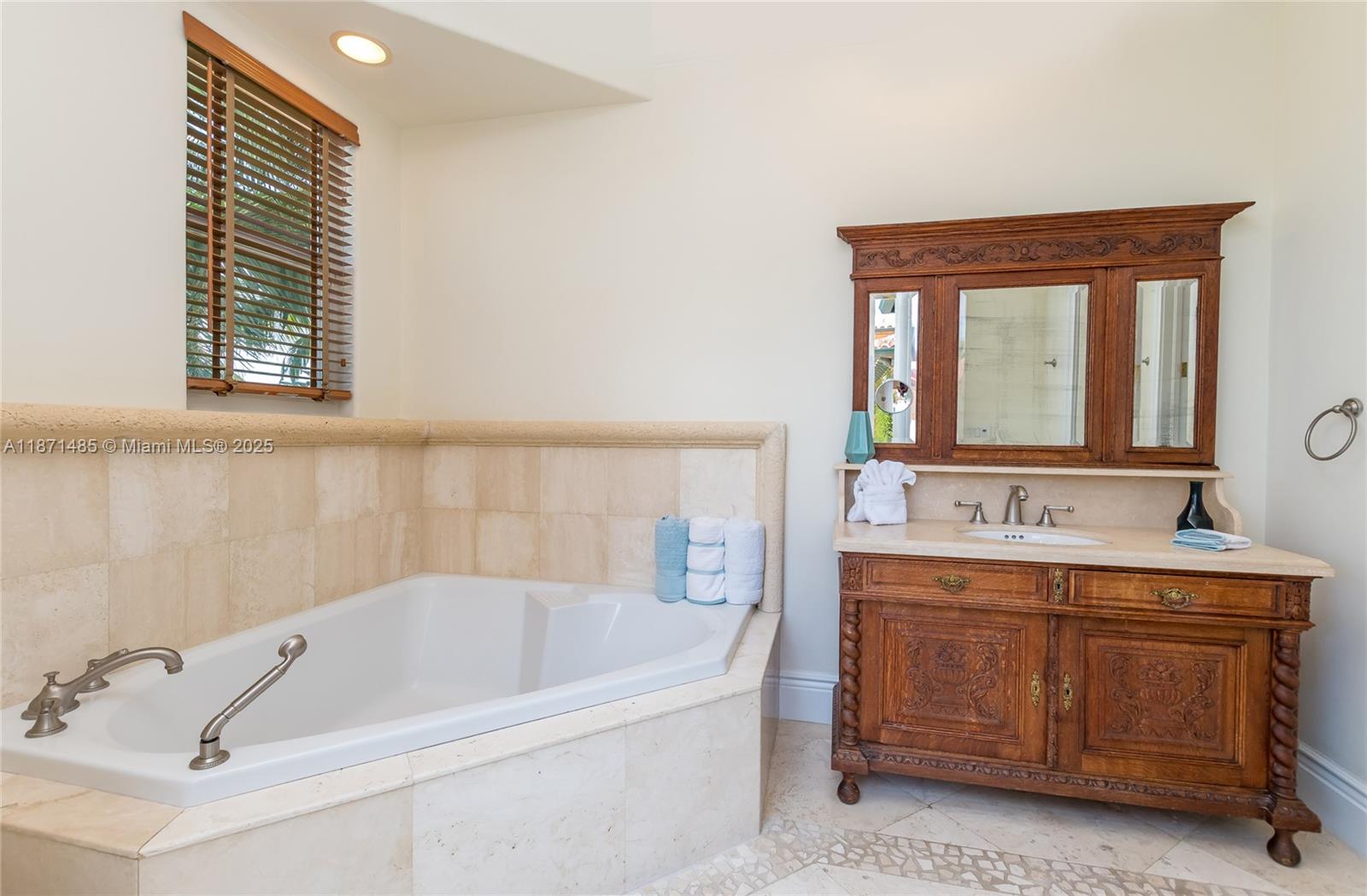 104 Paloma Dr Coral Gables, FL 33143 104 Paloma Dr Coral Gables, FL 33143