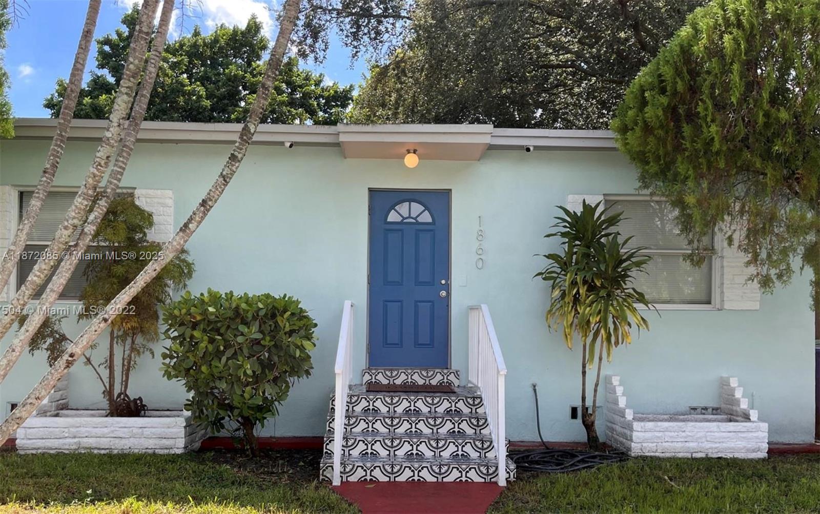 1860 NW 52th St