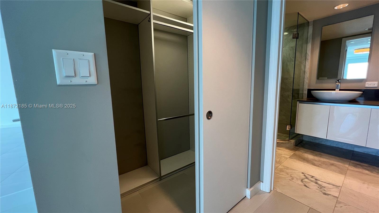 9821 E Bay Hbr Dr #904 Bay Harbor Islands, FL 33154