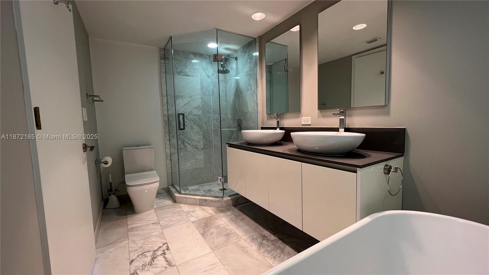 9821 E Bay Hbr Dr #904 Bay Harbor Islands, FL 33154