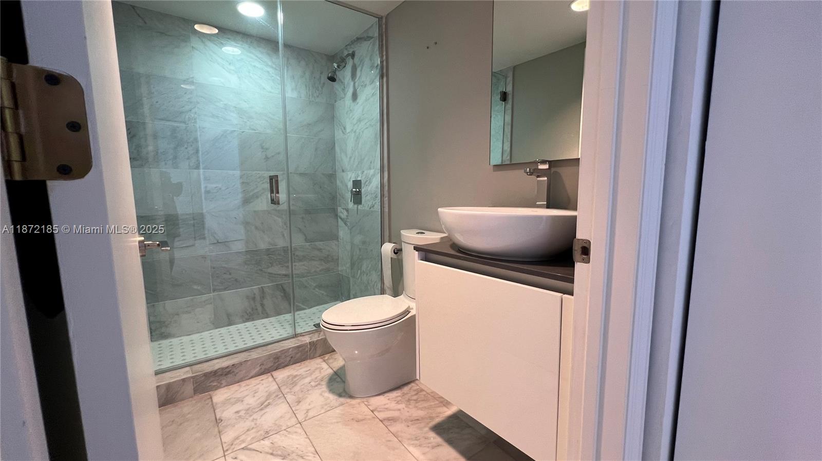 9821 E Bay Hbr Dr #904 Bay Harbor Islands, FL 33154