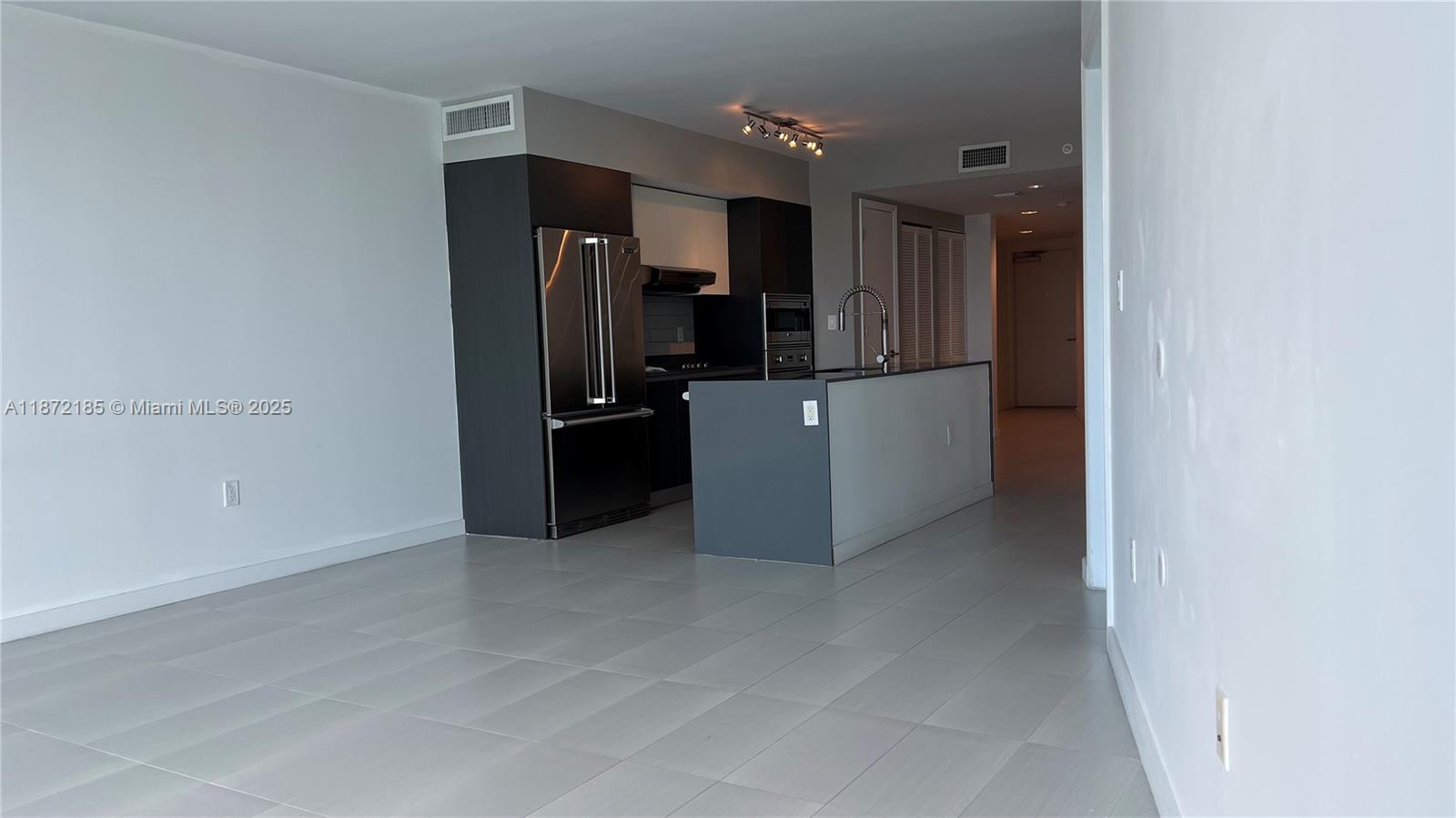 9821 E Bay Hbr Dr #904 Bay Harbor Islands, FL 33154