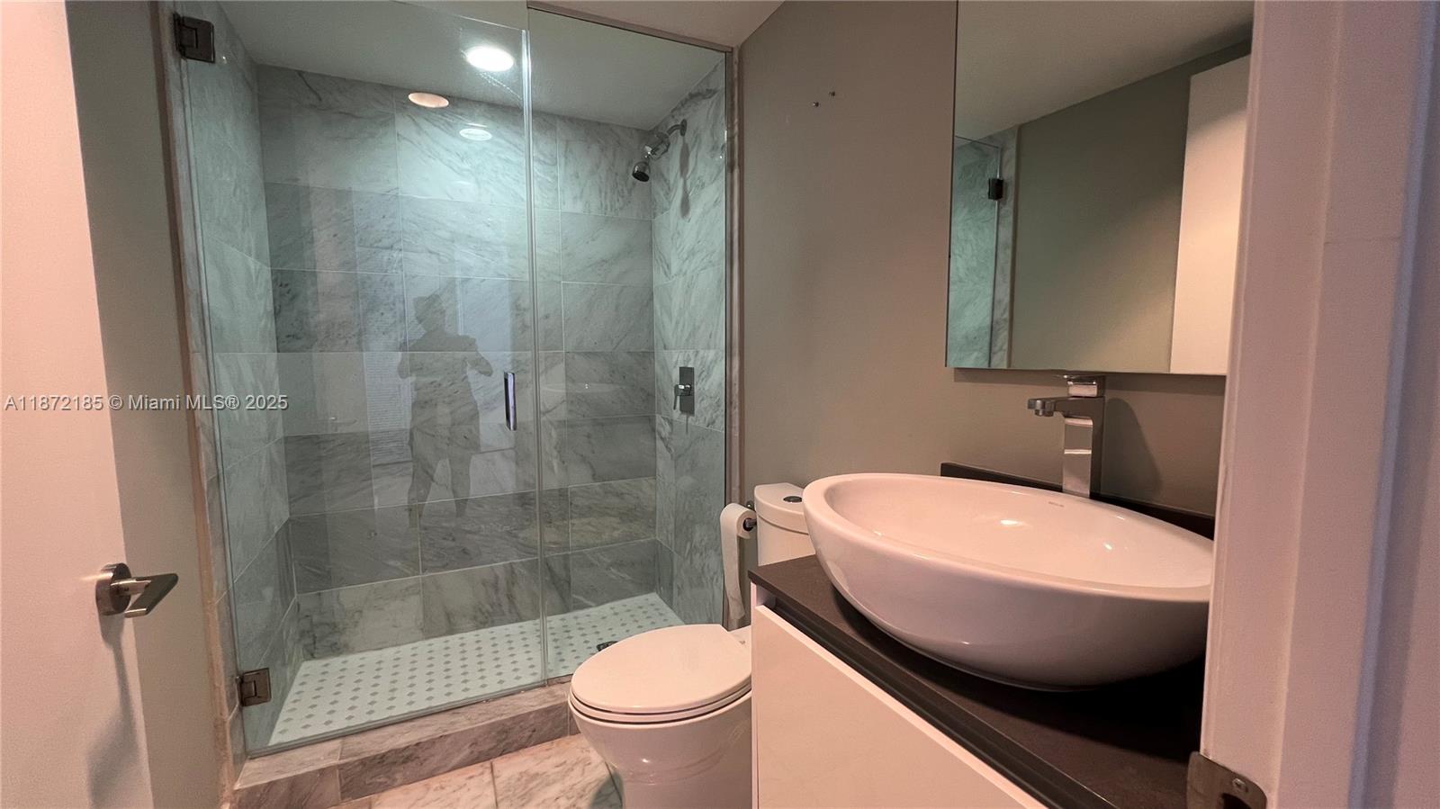 9821 E Bay Hbr Dr #904 Bay Harbor Islands, FL 33154