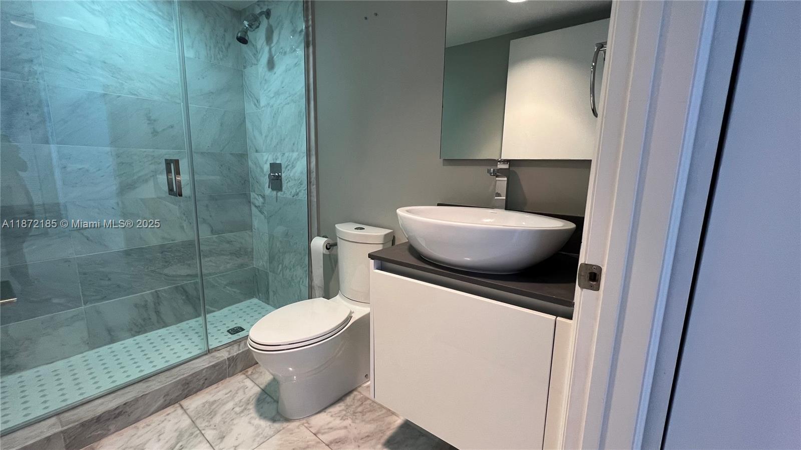 9821 E Bay Hbr Dr #904 Bay Harbor Islands, FL 33154