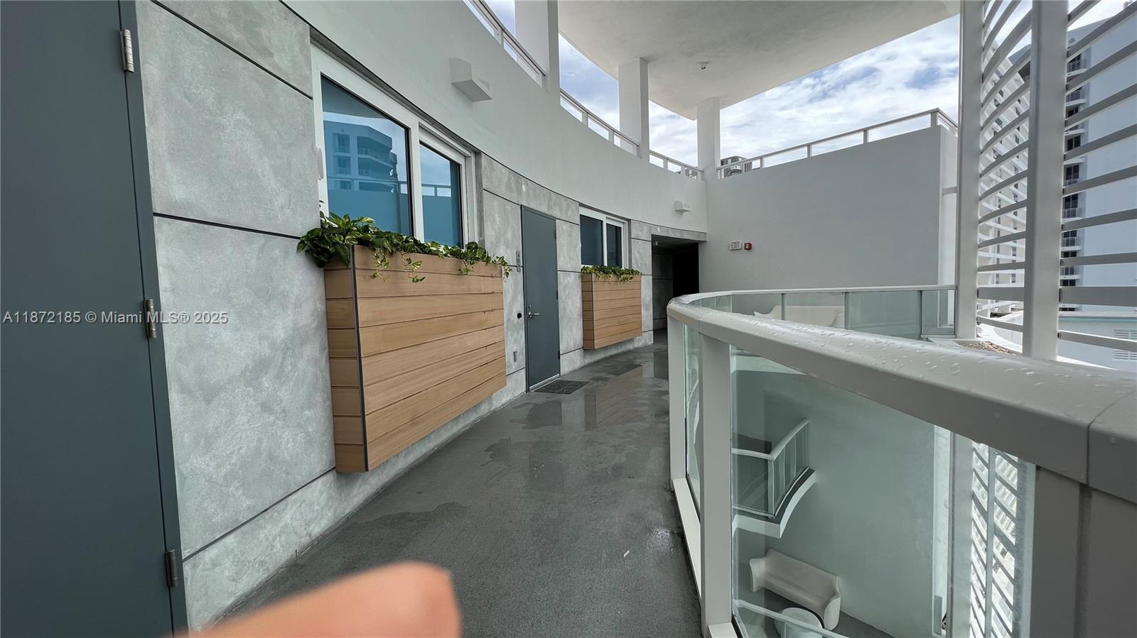 9821 E Bay Hbr Dr #904 Bay Harbor Islands, FL 33154