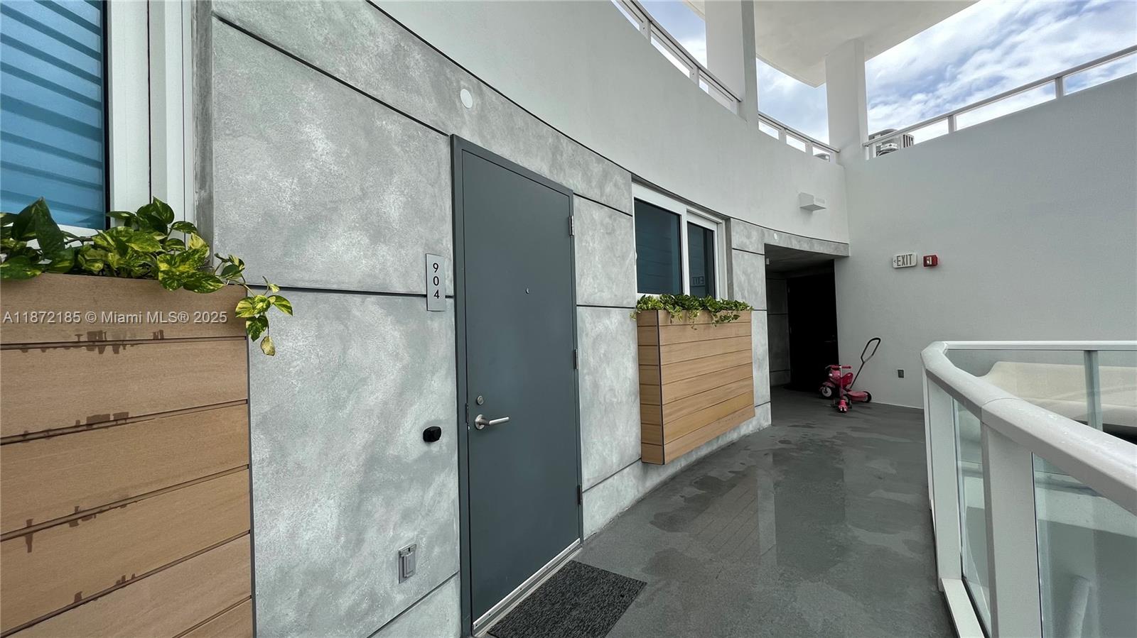 9821 E Bay Hbr Dr #904 Bay Harbor Islands, FL 33154